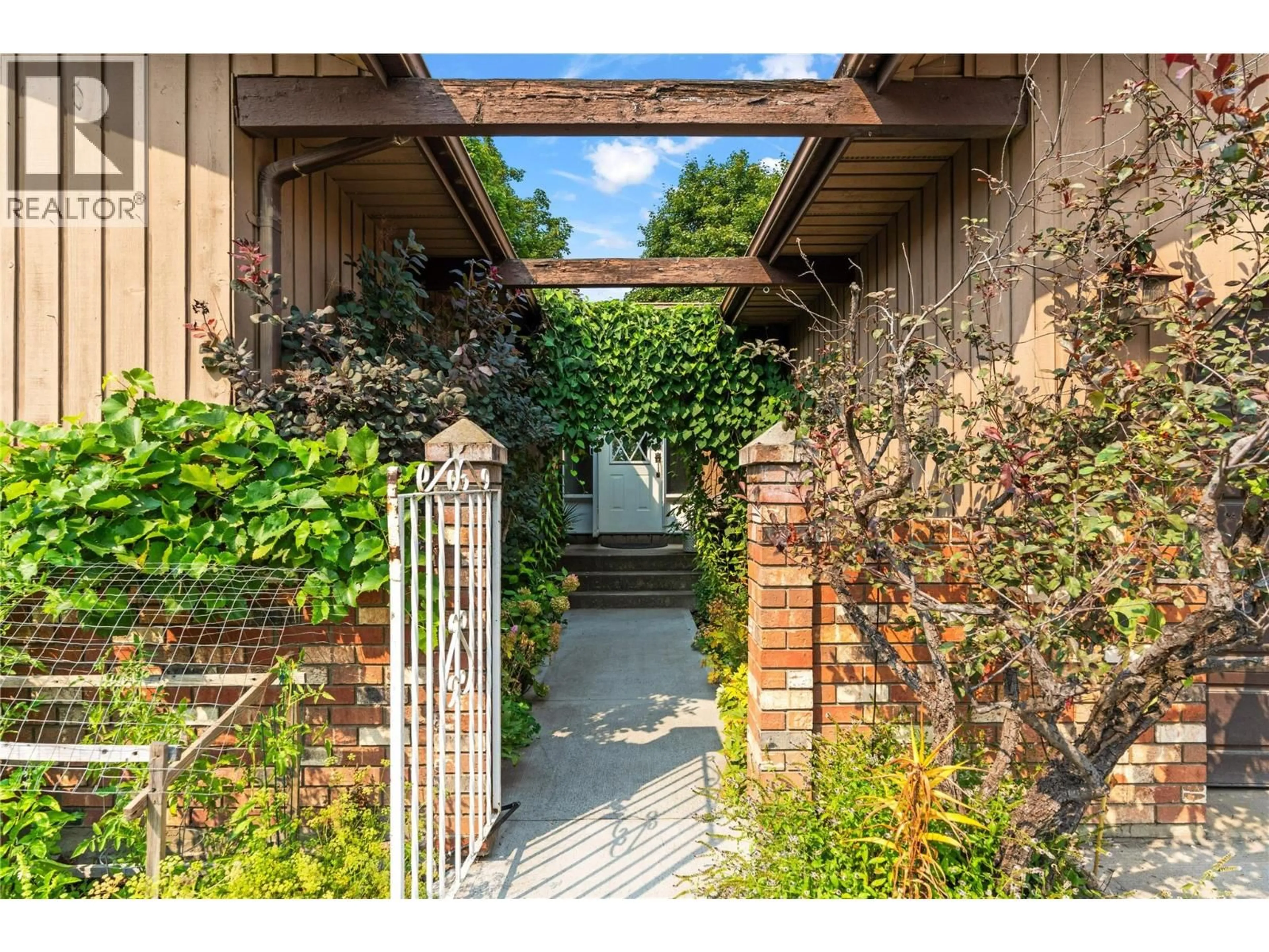 Indoor entryway for 1503 39A AVENUE, Vernon British Columbia V1T7S3
