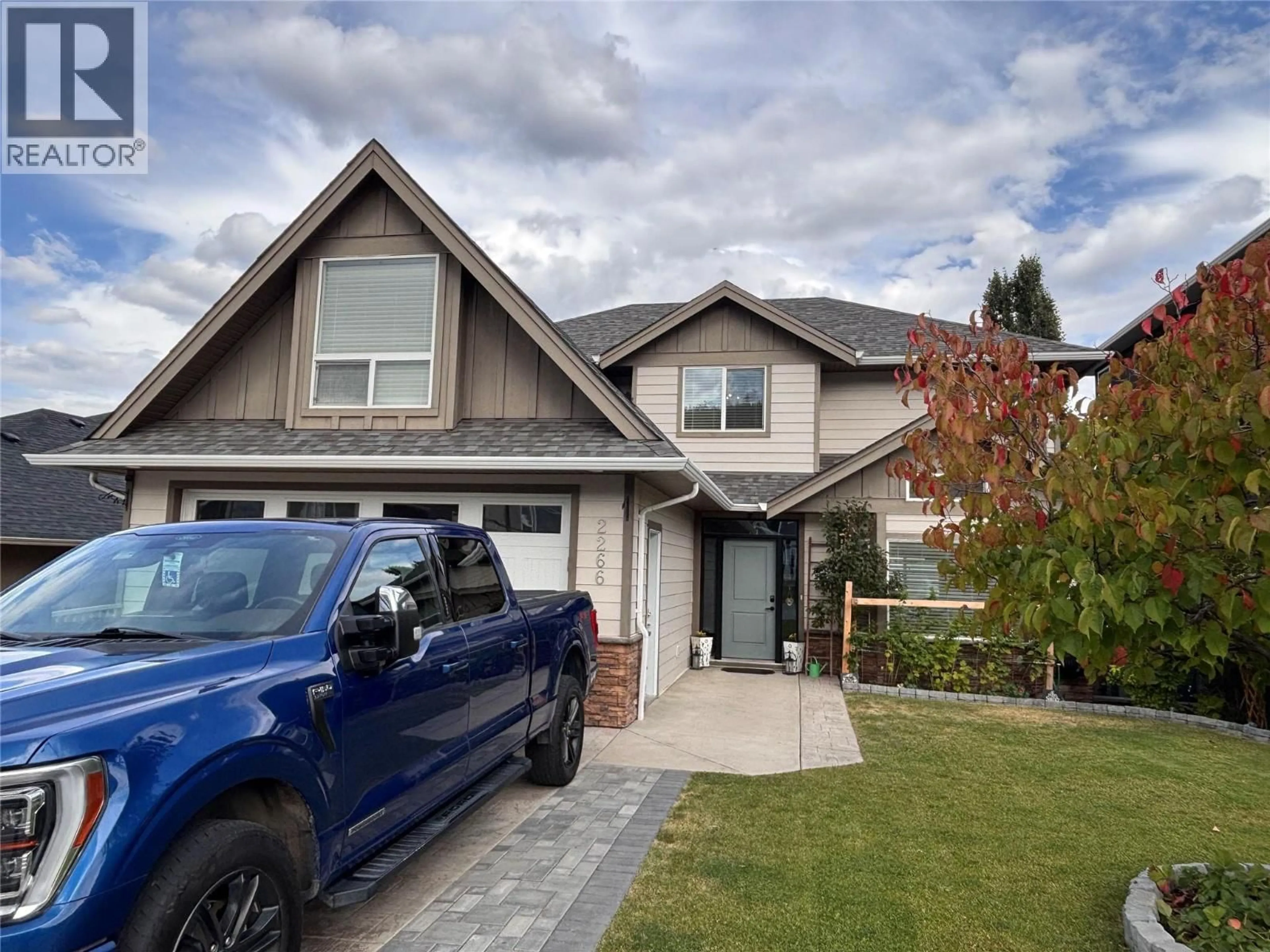 Home with vinyl exterior material, street for 2266 LINFIELD DRIVE, Kamloops British Columbia V1S0B8