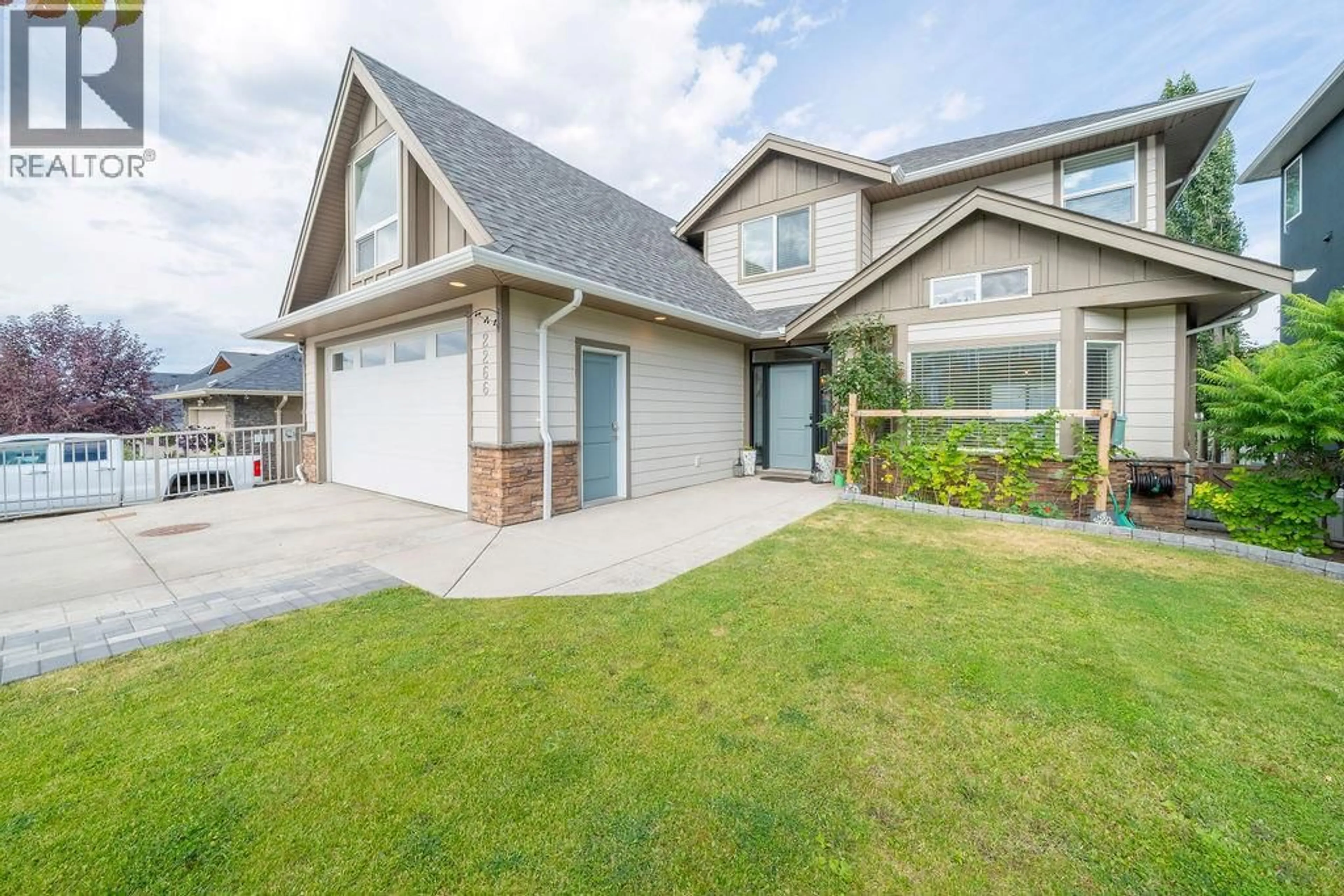Home with vinyl exterior material, street for 2266 LINFIELD DRIVE, Kamloops British Columbia V1S0B8