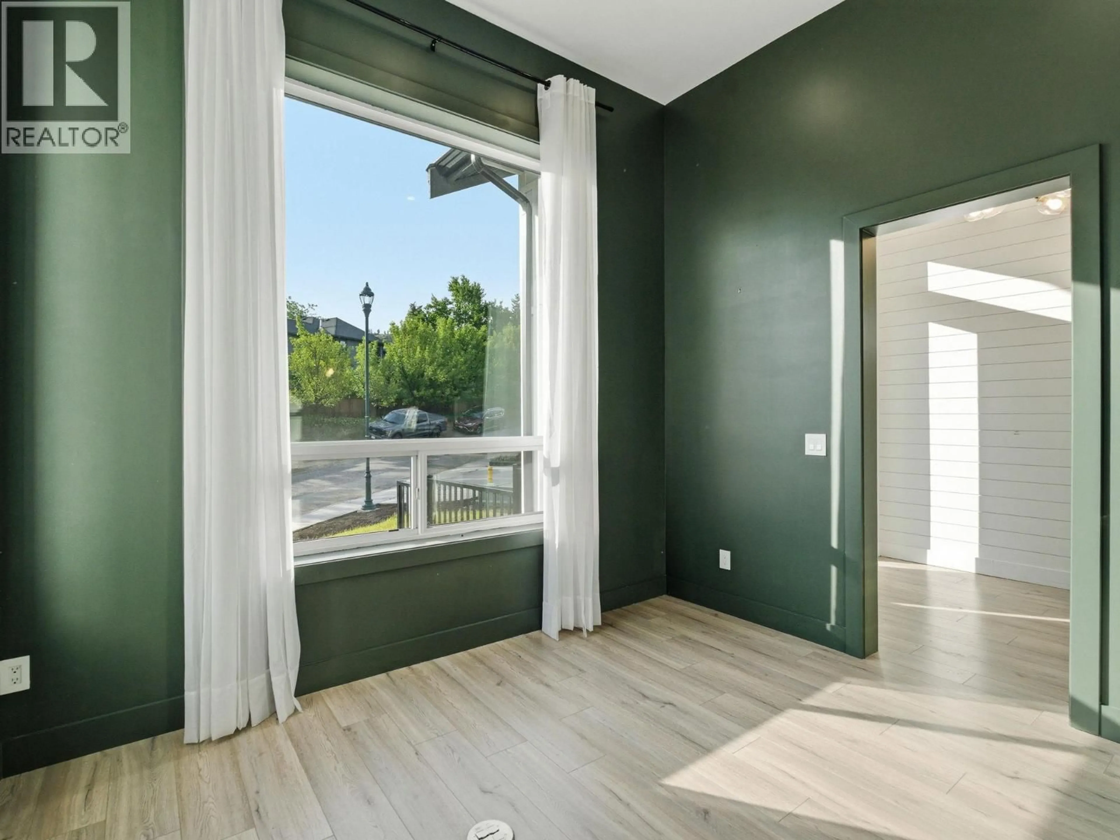 A pic of a room for 5300 HEDEMAN COURT, Kelowna British Columbia V1W5A3