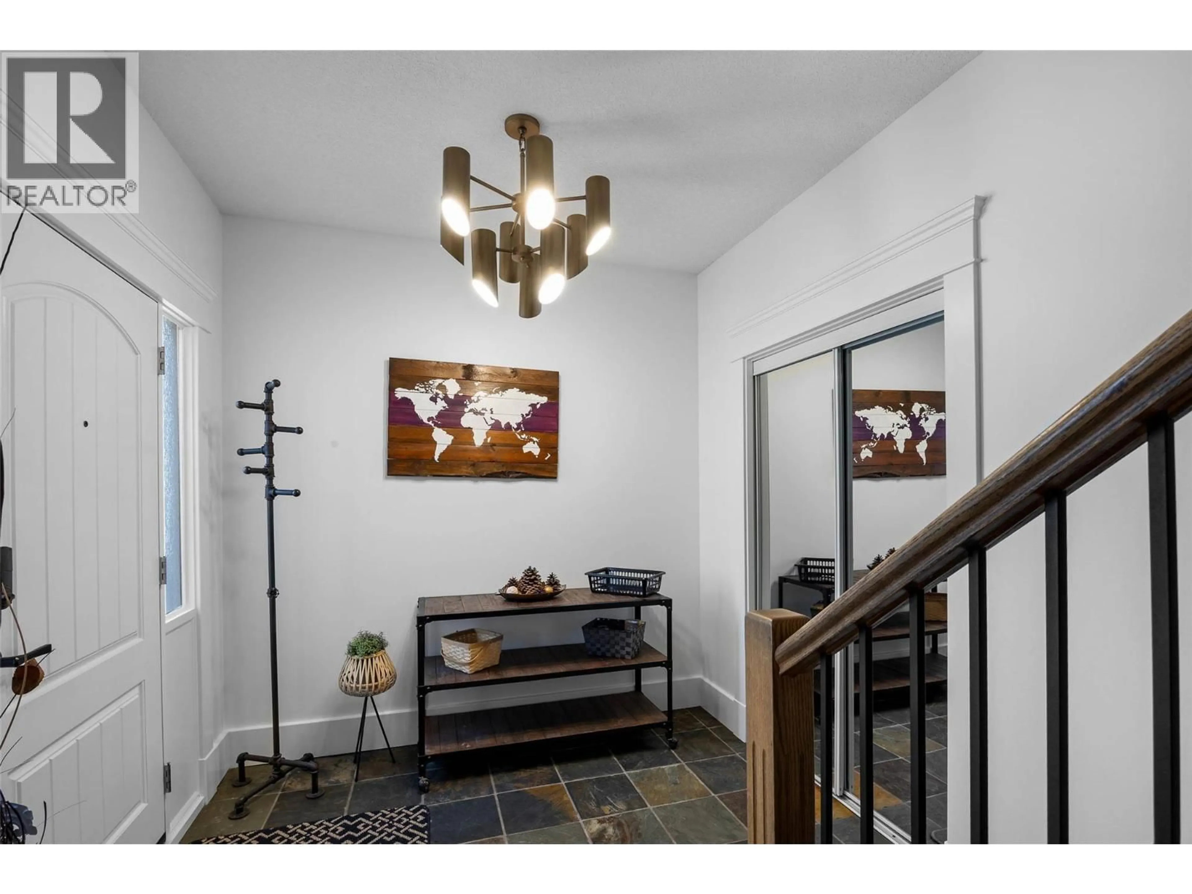 Indoor entryway for 13 - 875 SAHALI TERRACE, Kamloops British Columbia V2C6W9