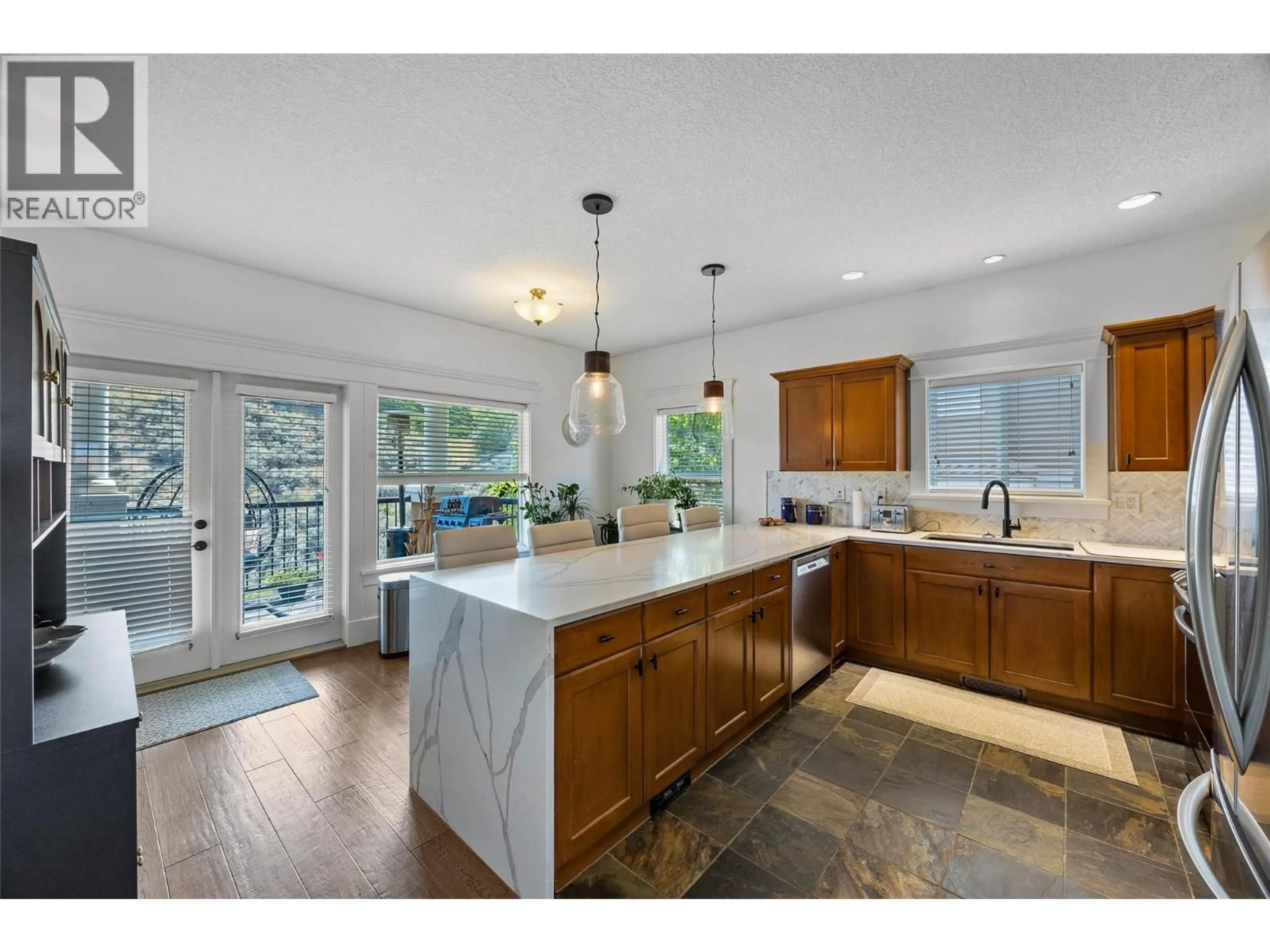 Open concept kitchen, ceramic/tile floor for 13 - 875 SAHALI TERRACE, Kamloops British Columbia V2C6W9
