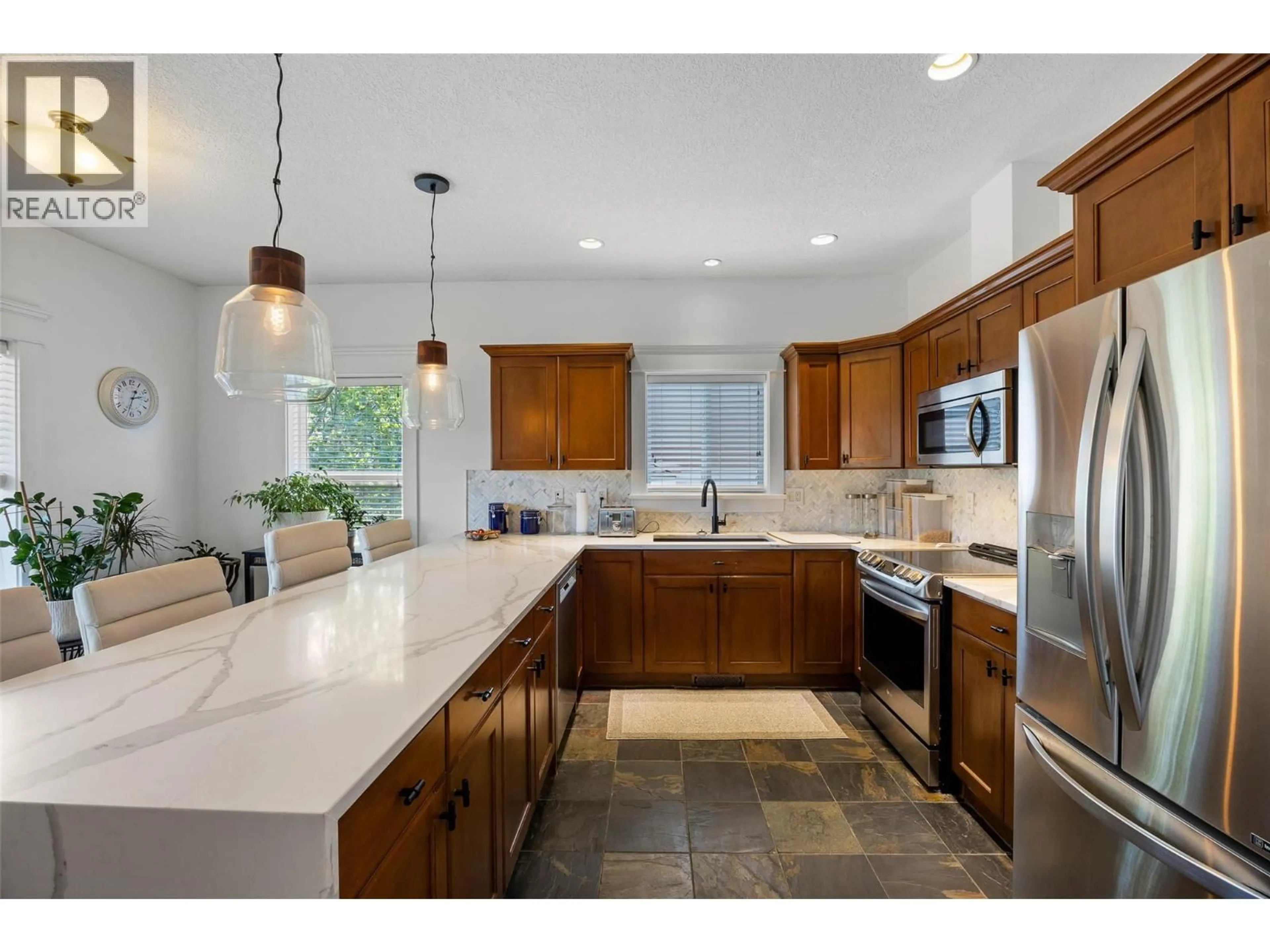 Open concept kitchen, ceramic/tile floor for 13 - 875 SAHALI TERRACE, Kamloops British Columbia V2C6W9
