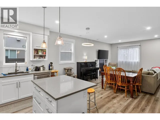 1932 ETHEL STREET, Kelowna 4