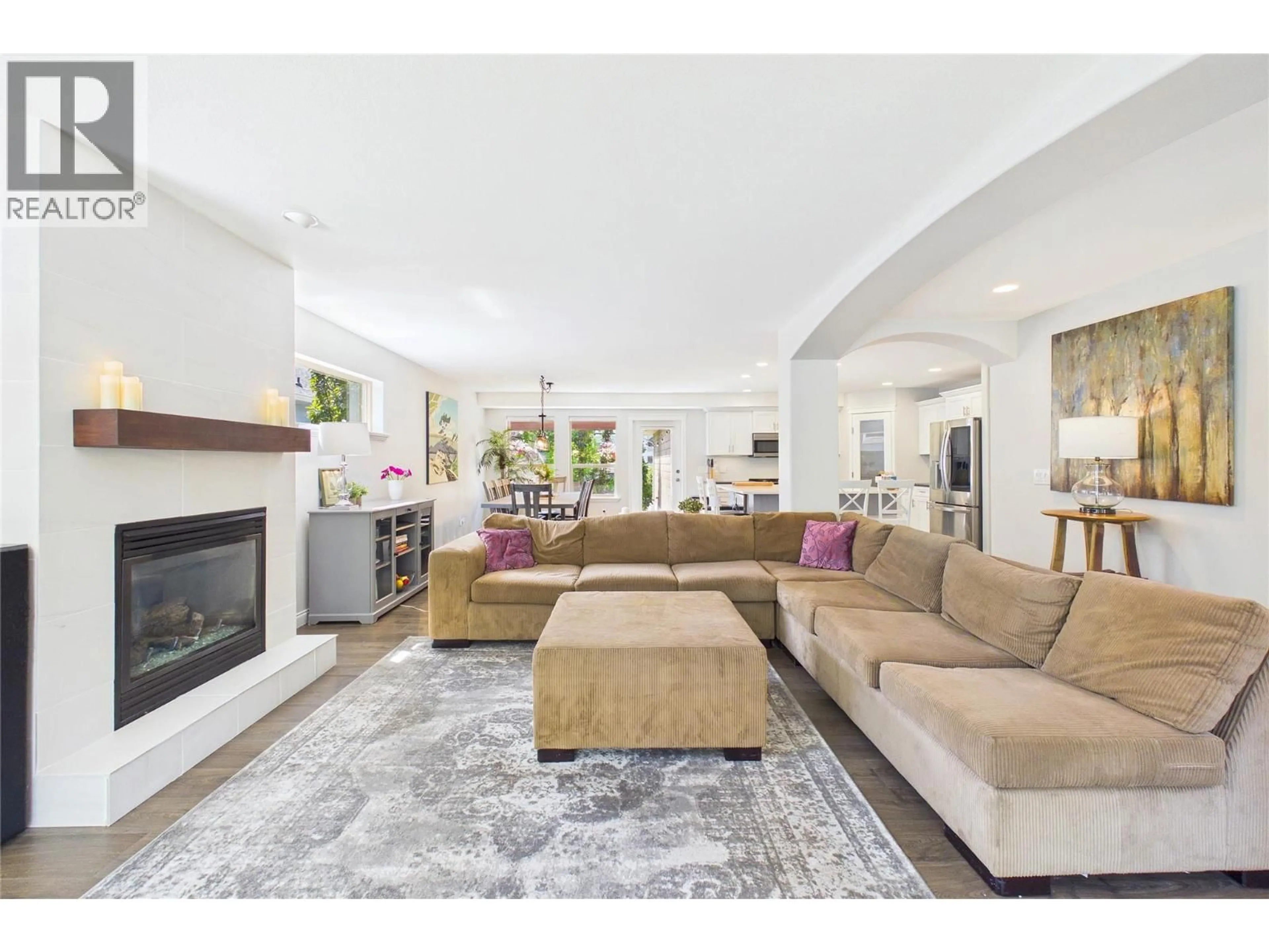 Living room with furniture, unknown for 307 MCCARREN AVENUE, Kelowna British Columbia V1W5A6