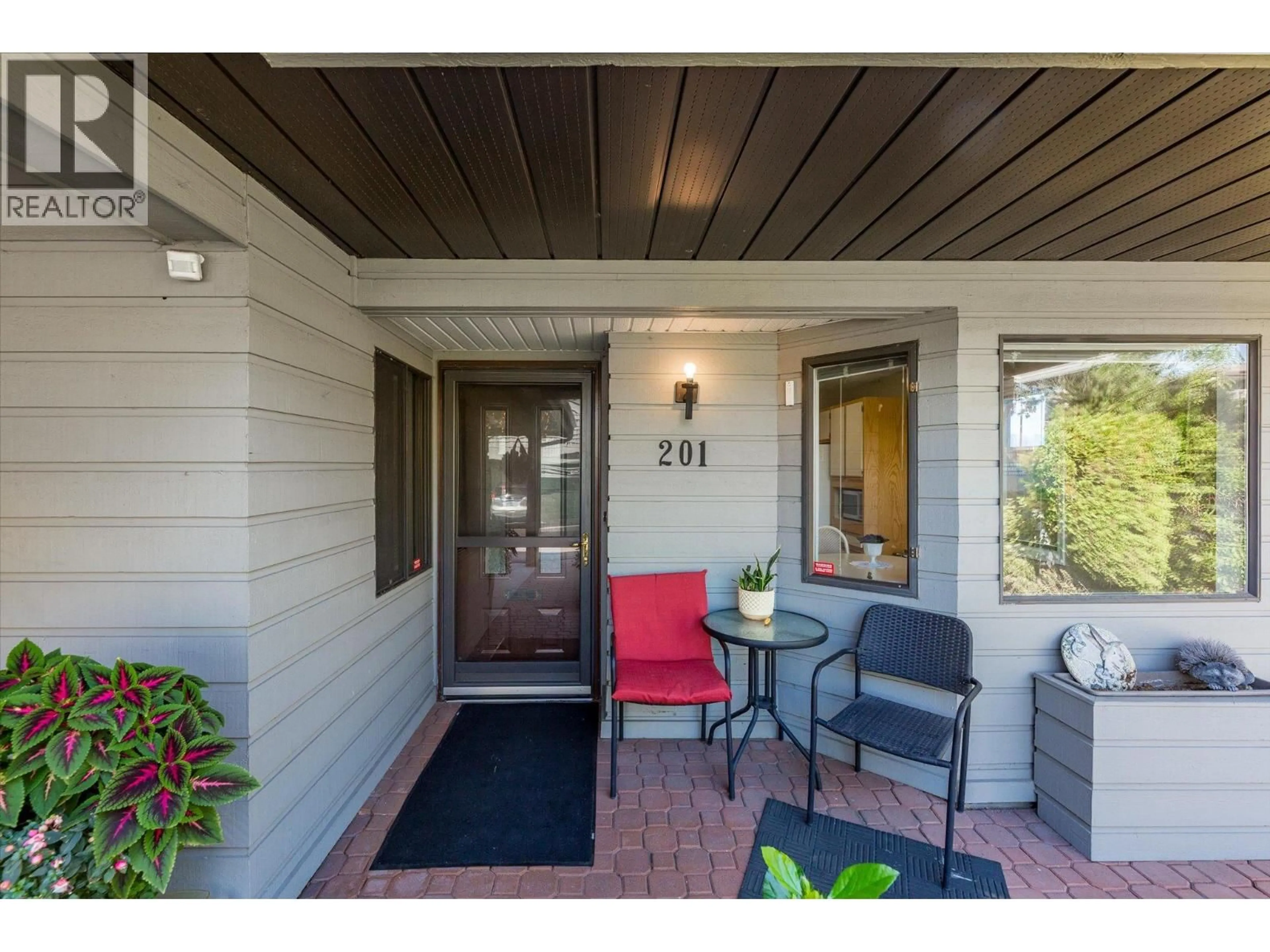 Indoor entryway for 201 - 1765 LECKIE ROAD, Kelowna British Columbia V1X6X5
