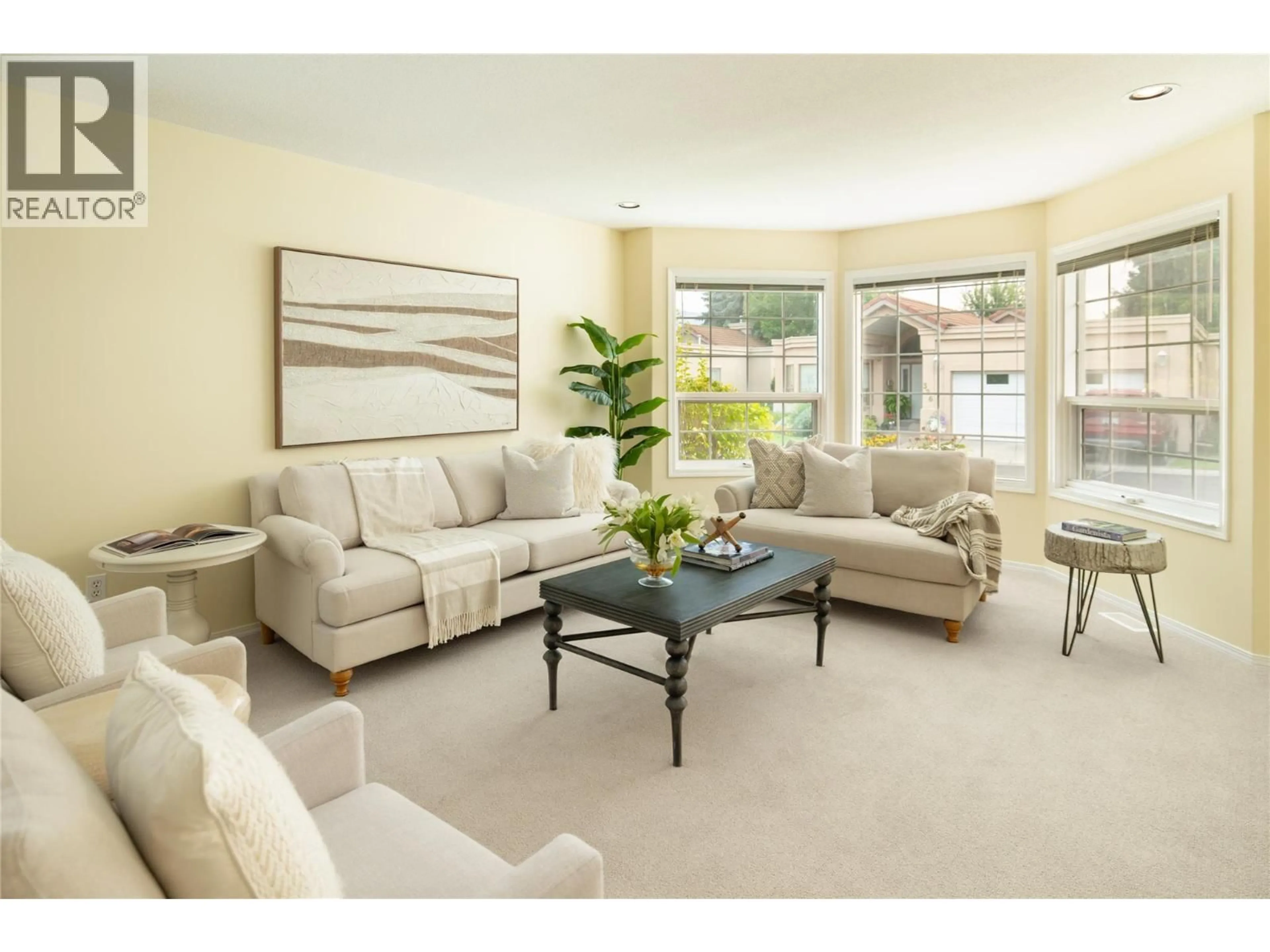 Living room with furniture, unknown for 305 - 650 LEXINGTON DRIVE, Kelowna British Columbia V1W3B6