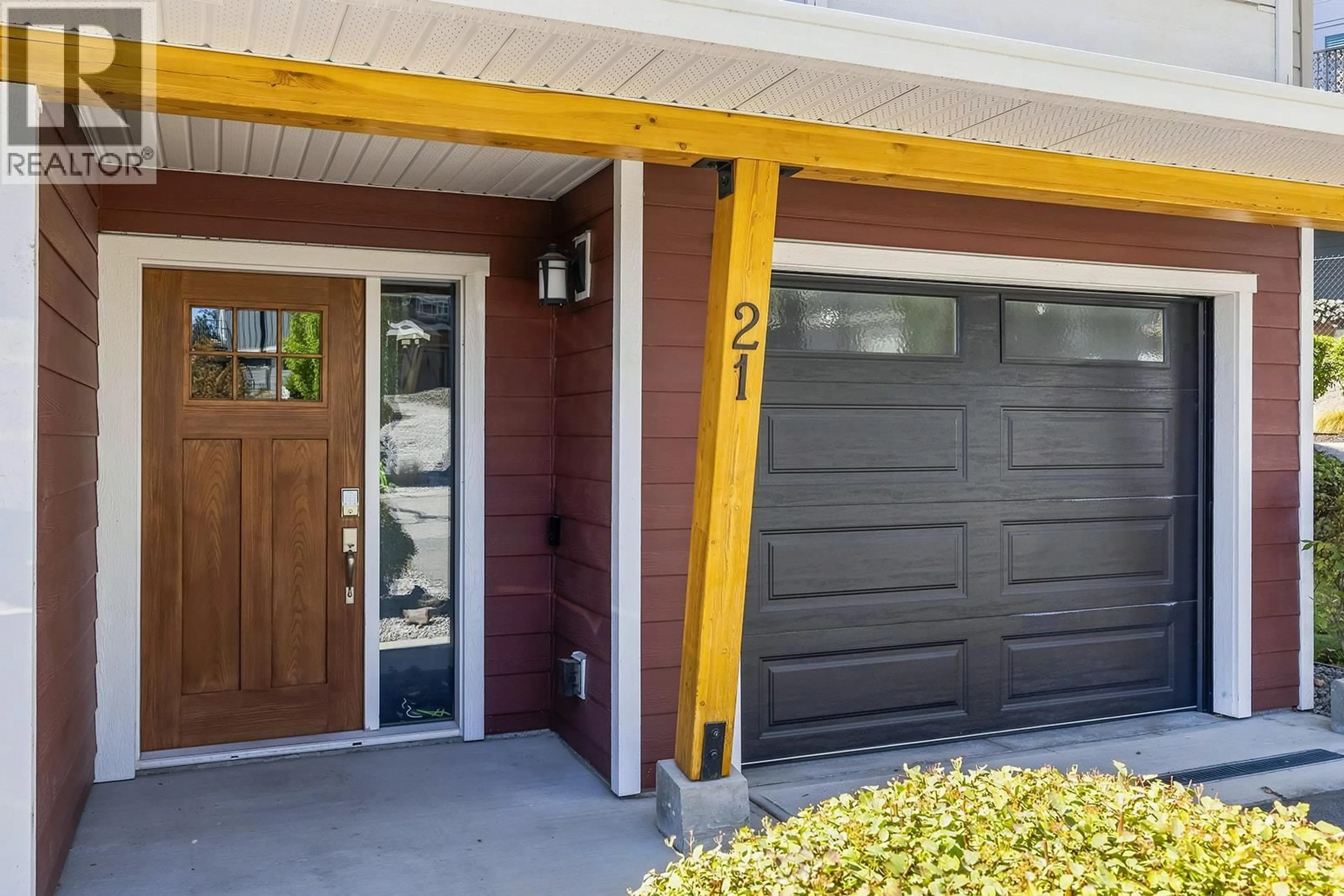 Indoor entryway for 21 - 2490 TUSCANY DRIVE, West Kelowna British Columbia V4T3M4