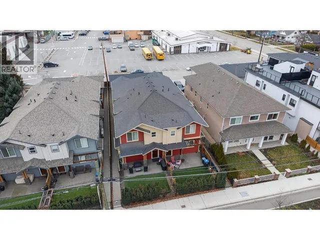 1934 ETHEL STREET, Kelowna 2