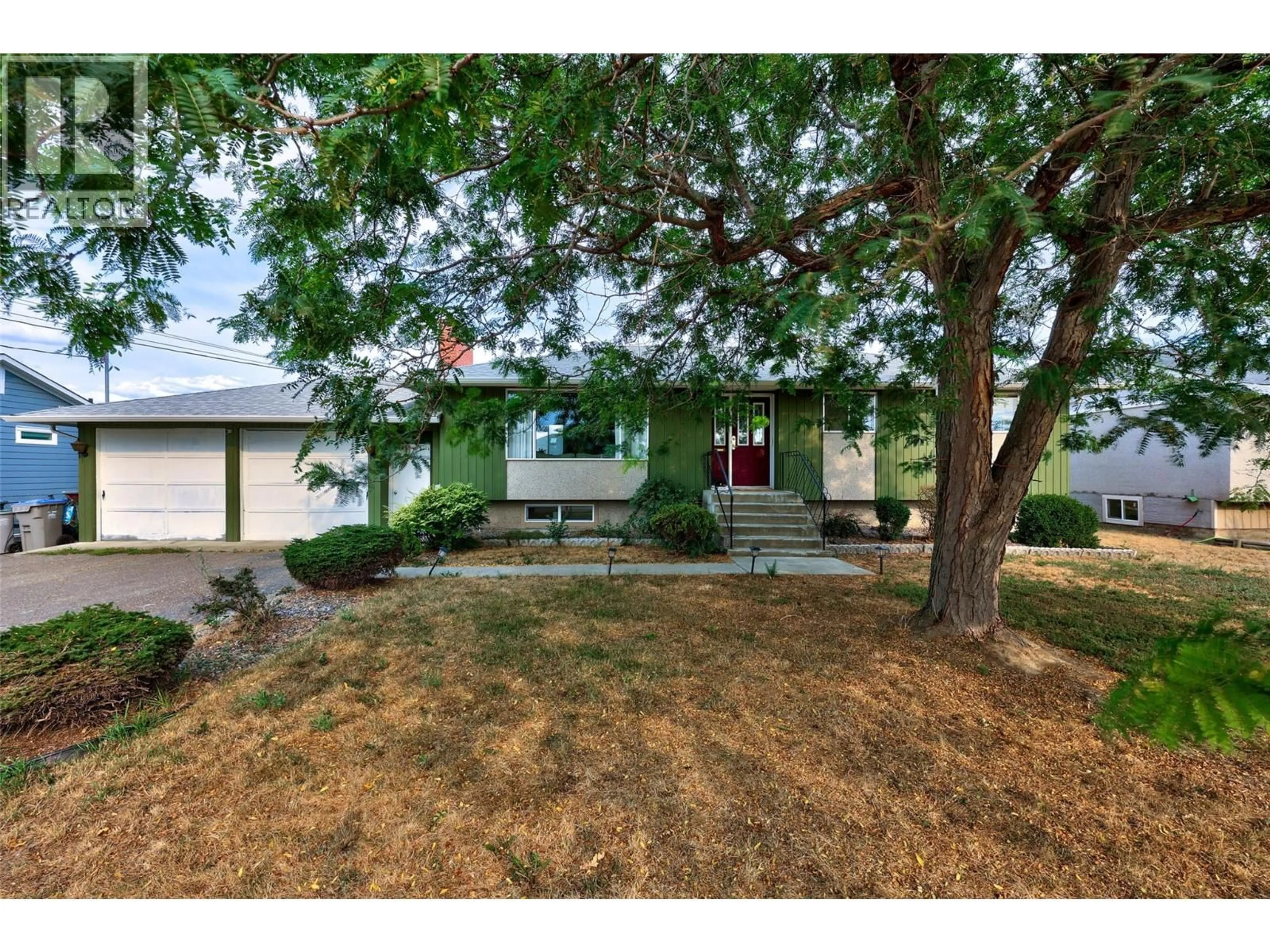 A pic from outside/outdoor area/front of a property/back of a property/a pic from drone, street for 881 MCGILLIVRAY STREET, Kamloops British Columbia V2B5R5