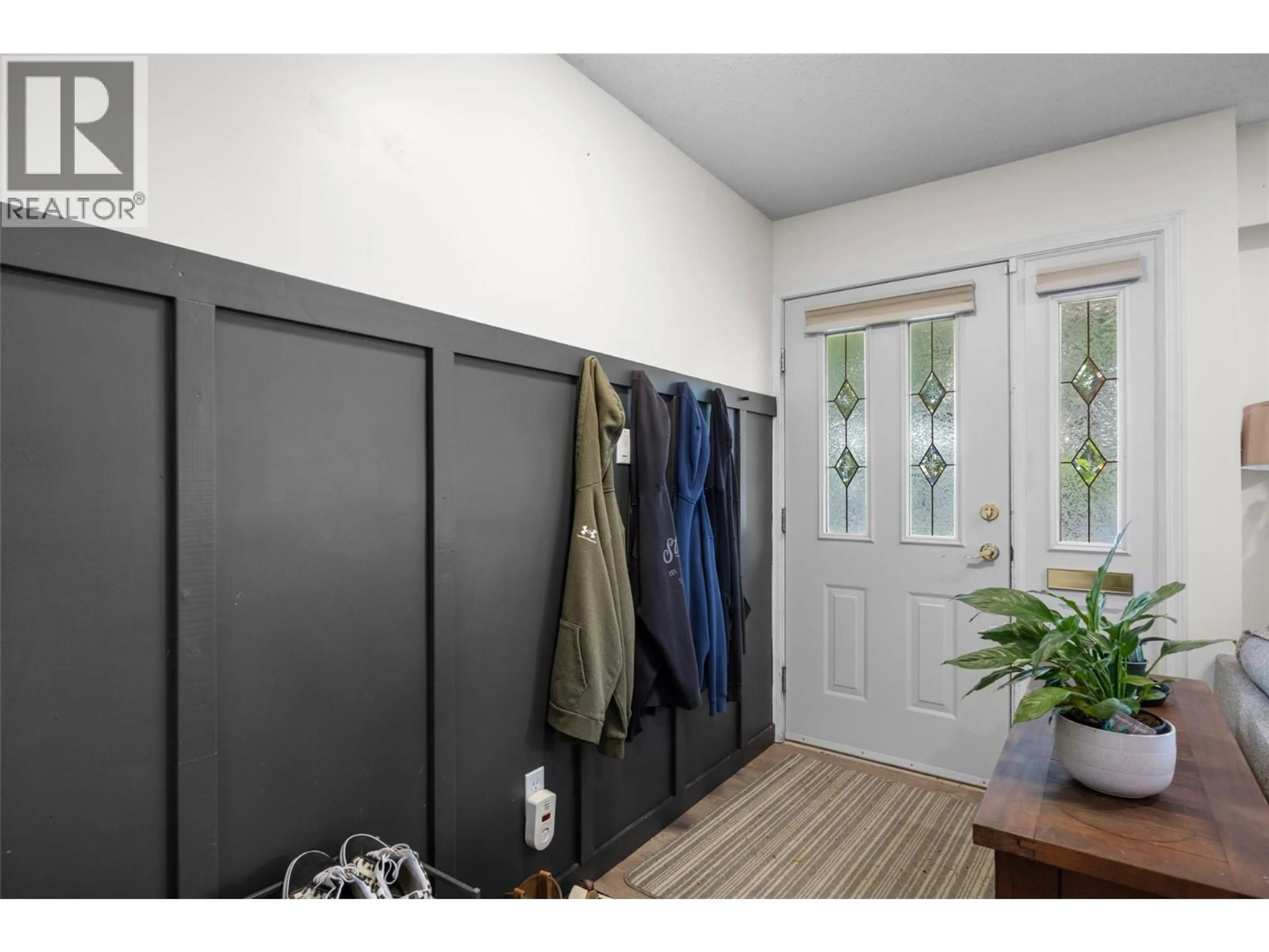 Indoor entryway for 881 MCGILLIVRAY STREET, Kamloops British Columbia V2B5R5