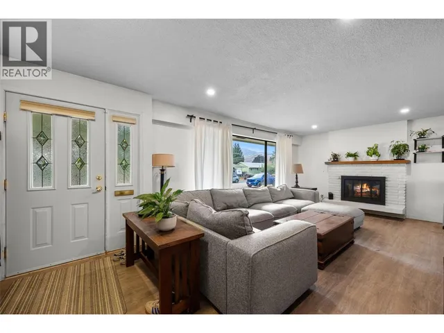 881 MCGILLIVRAY STREET, Kamloops 5