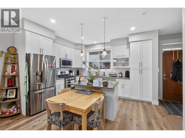 1936 ETHEL STREET, Kelowna 4