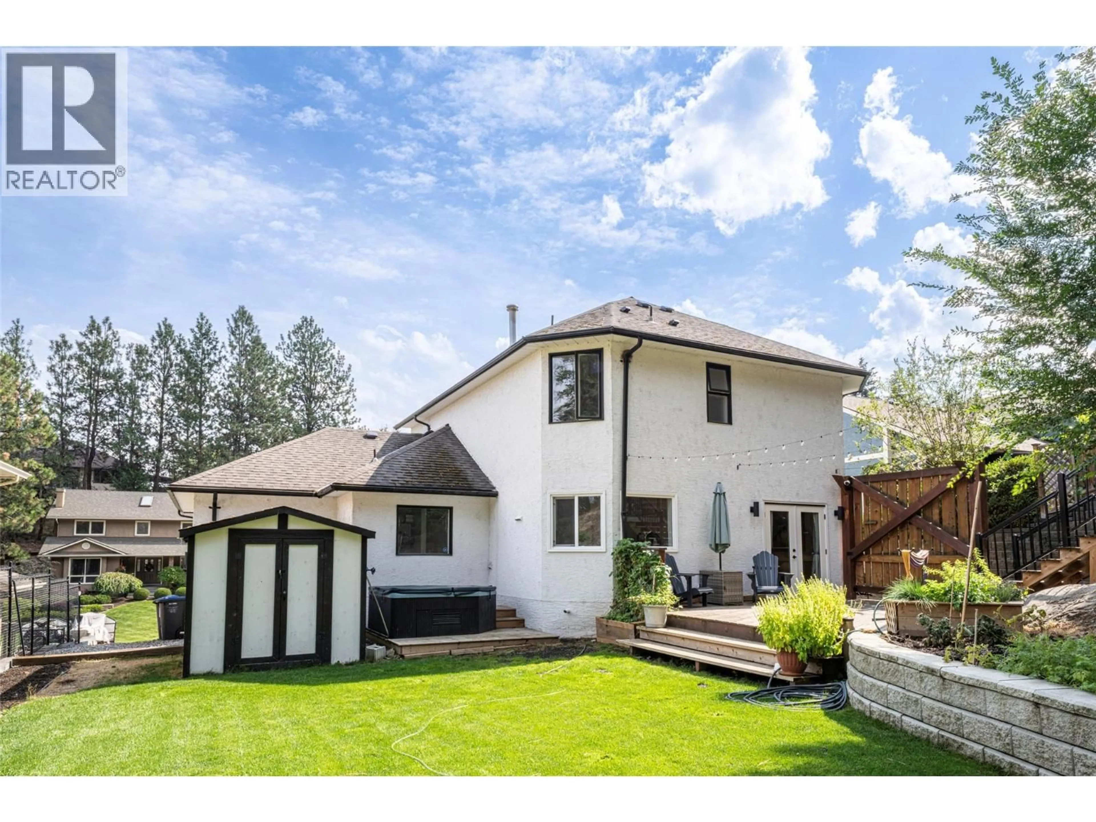 Home with vinyl exterior material, unknown for 670 CASSIAR ROAD, Kelowna British Columbia V1V1M6