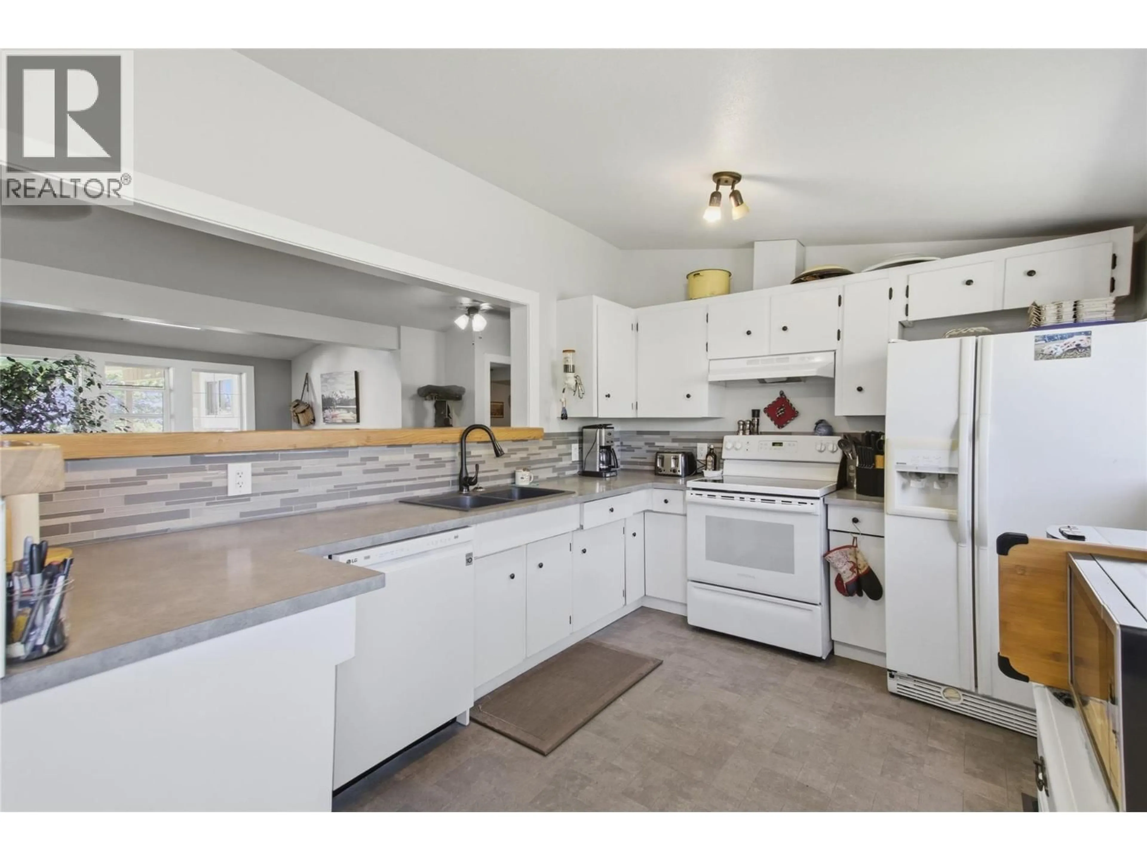 Standard kitchen, ceramic/tile floor for 80 VAVASOUR ROAD, Kamloops British Columbia V0K2J0
