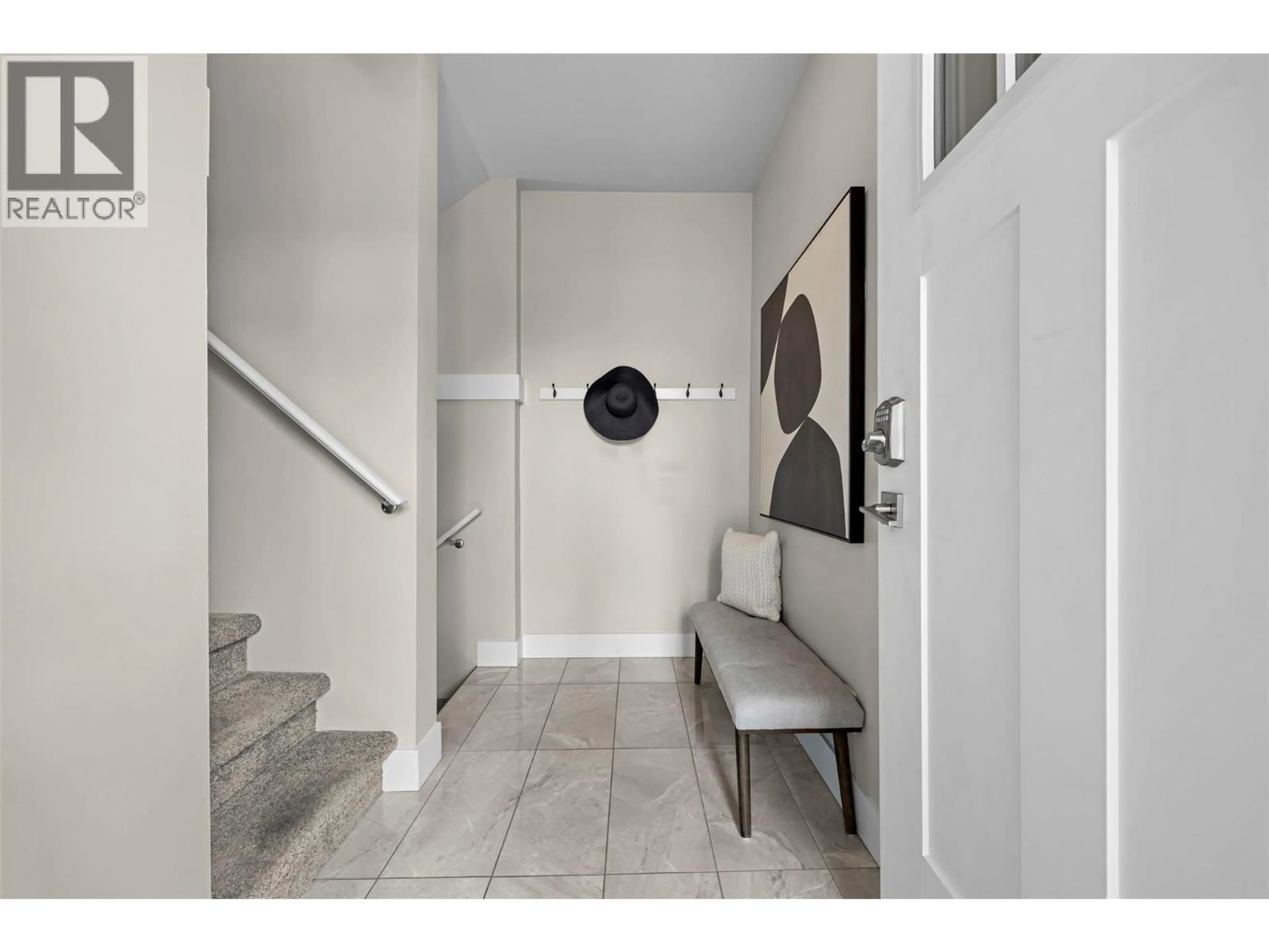 Indoor entryway for 18 - 255 TAYLOR ROAD, Kelowna British Columbia V1X4G1