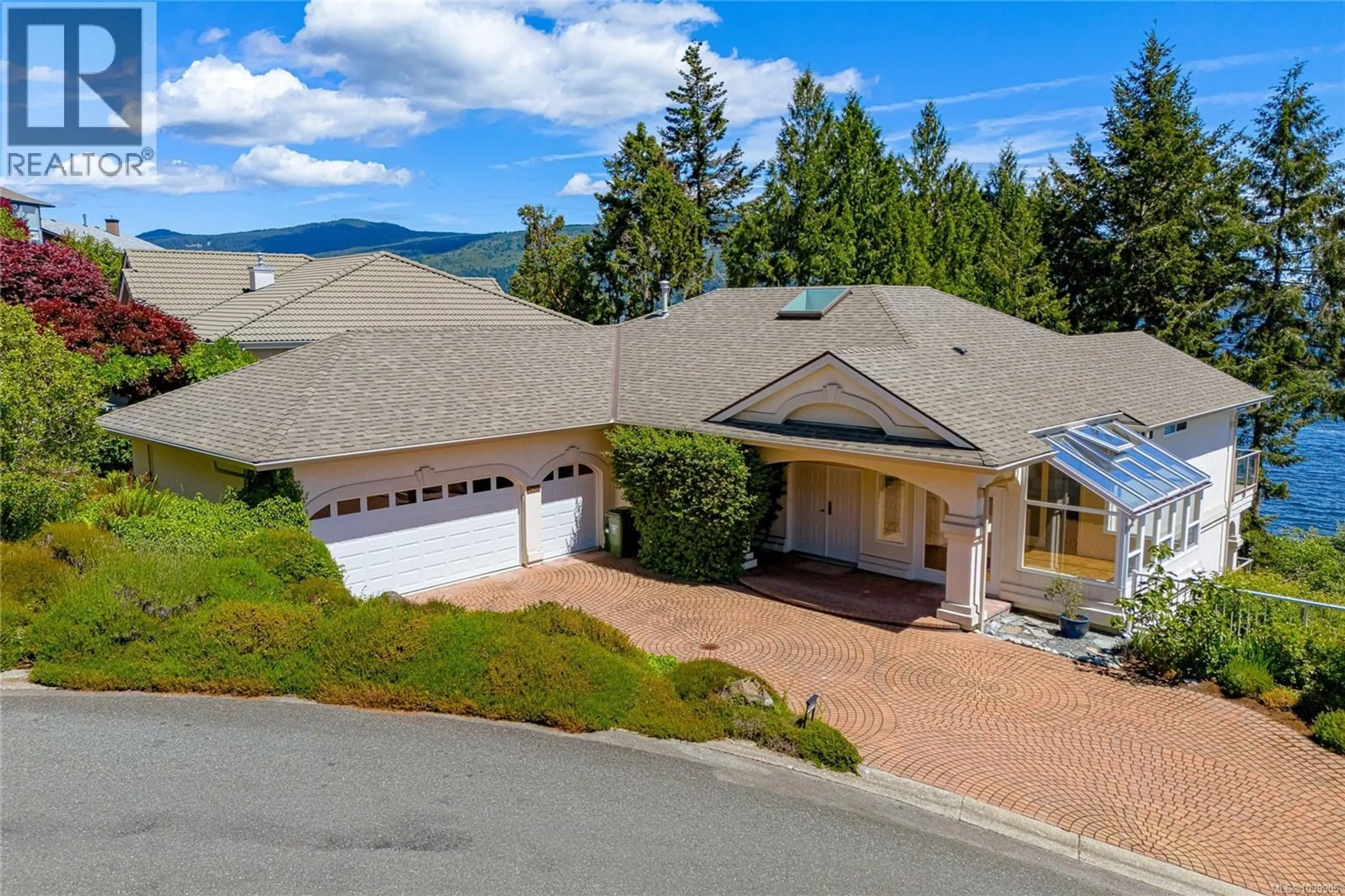 A pic from outside/outdoor area/front of a property/back of a property/a pic from drone, water/lake/river/ocean view for 3635 OCEAN VIEW CRESCENT, Cobble Hill British Columbia V8H0K8