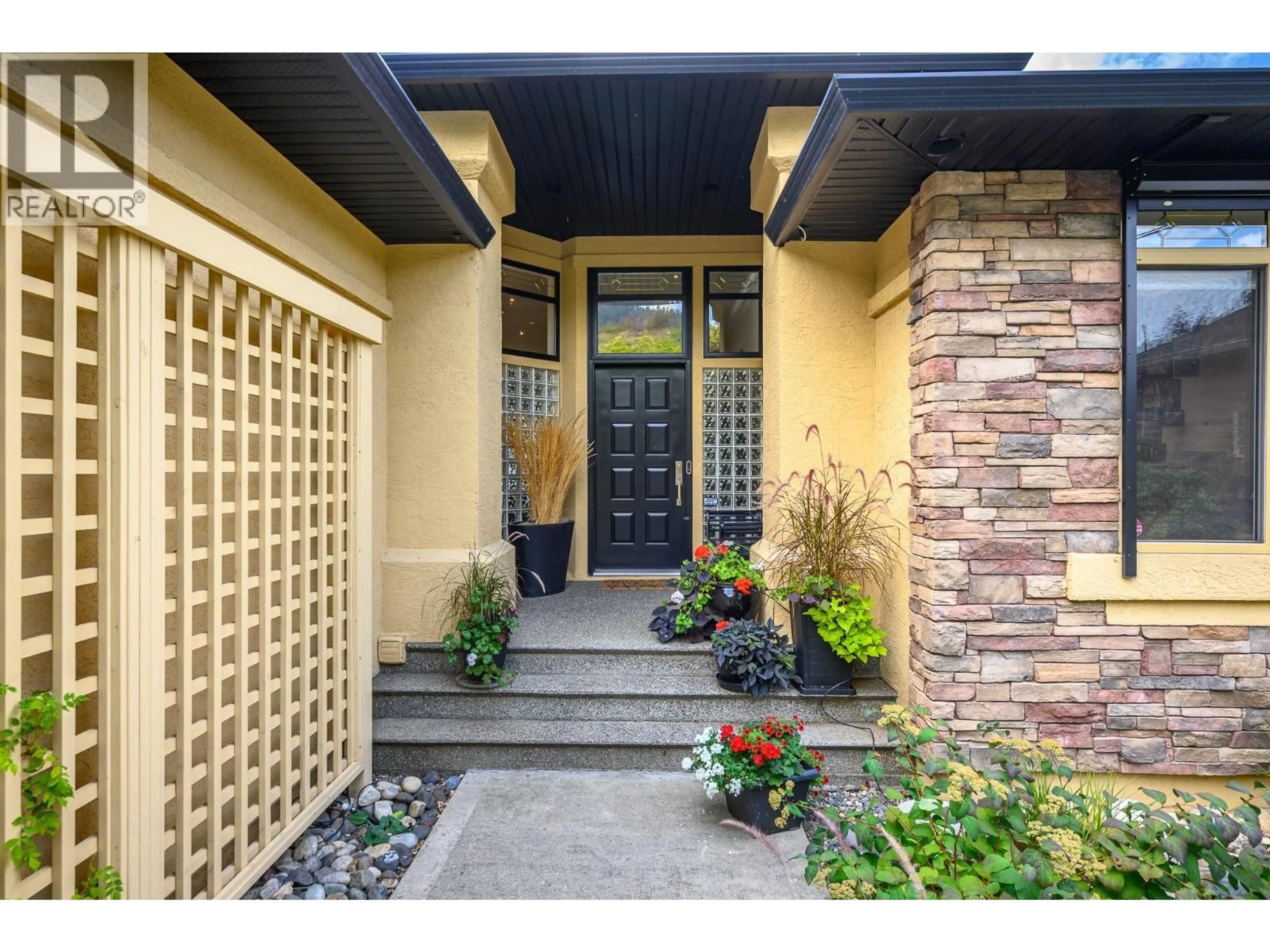 Indoor entryway for 8615 OKANAGAN LANDING ROAD, Vernon British Columbia V1H1J6
