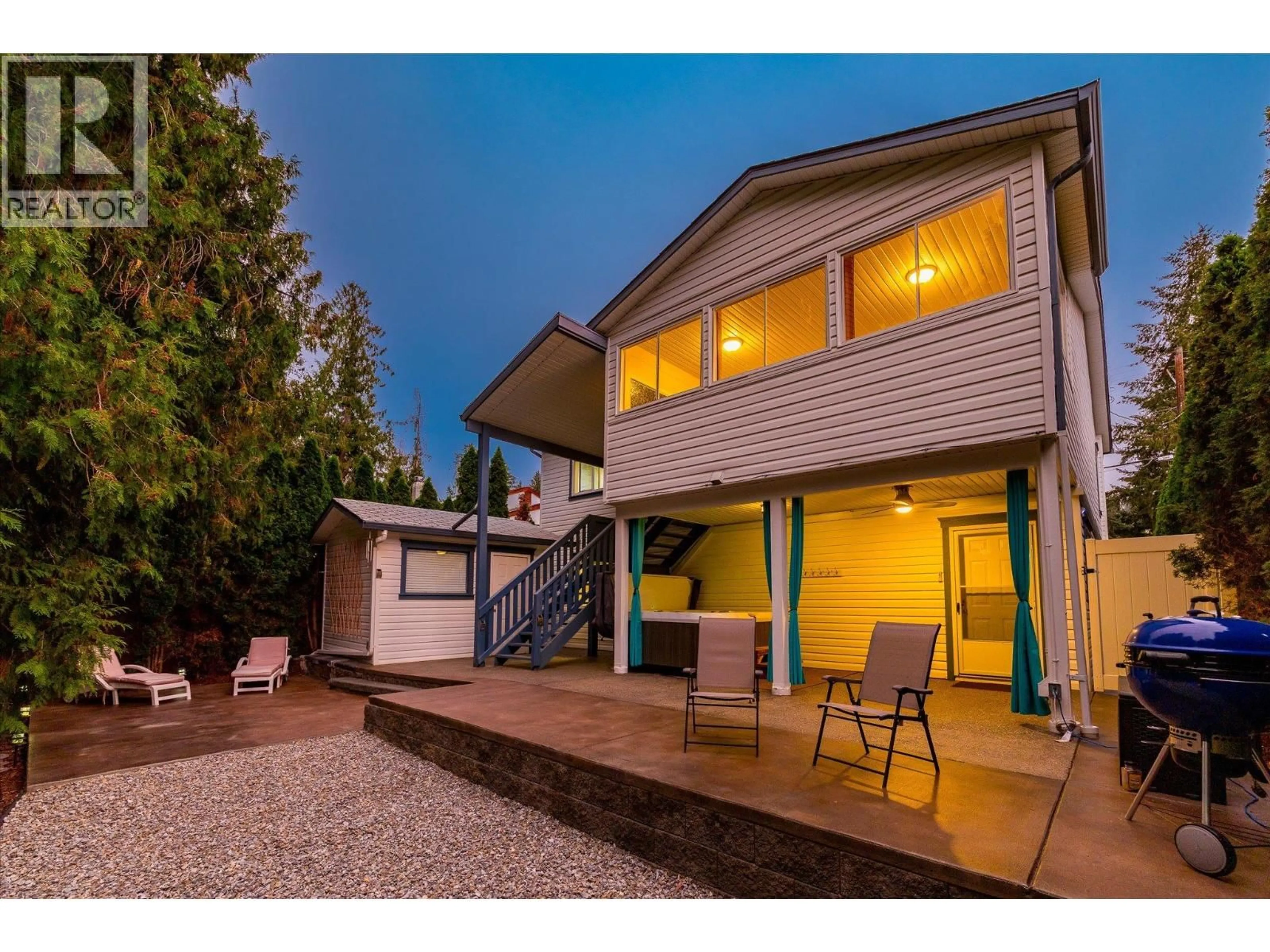 Home with vinyl exterior material, street for 842 RAYMER ROAD, Kelowna British Columbia V1W1J8