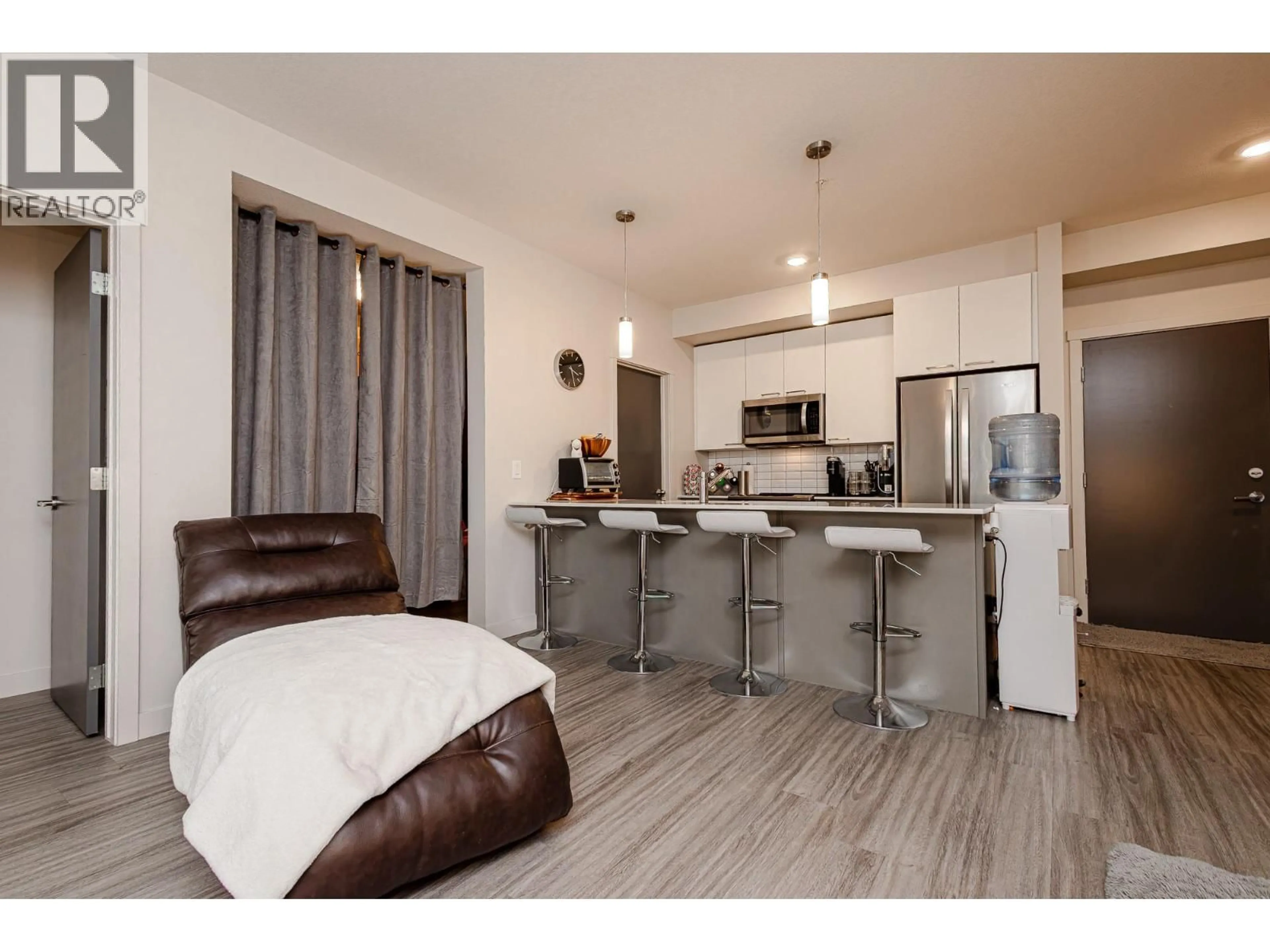 Open concept kitchen, wood/laminate floor for 101 - 2250 MAJOROS ROAD, West Kelowna British Columbia V4T0A6