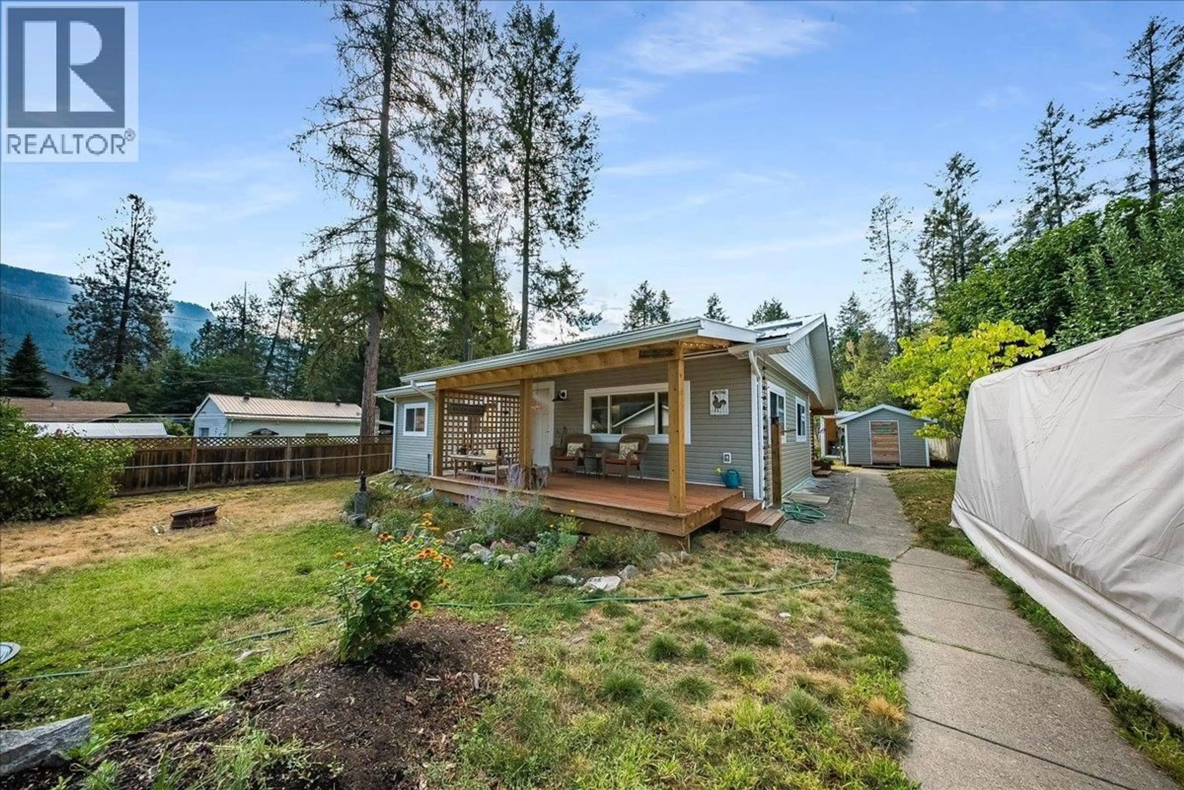Home with vinyl exterior material, street for 91 HOLMES ROAD, Christina Lake British Columbia V0H1E0