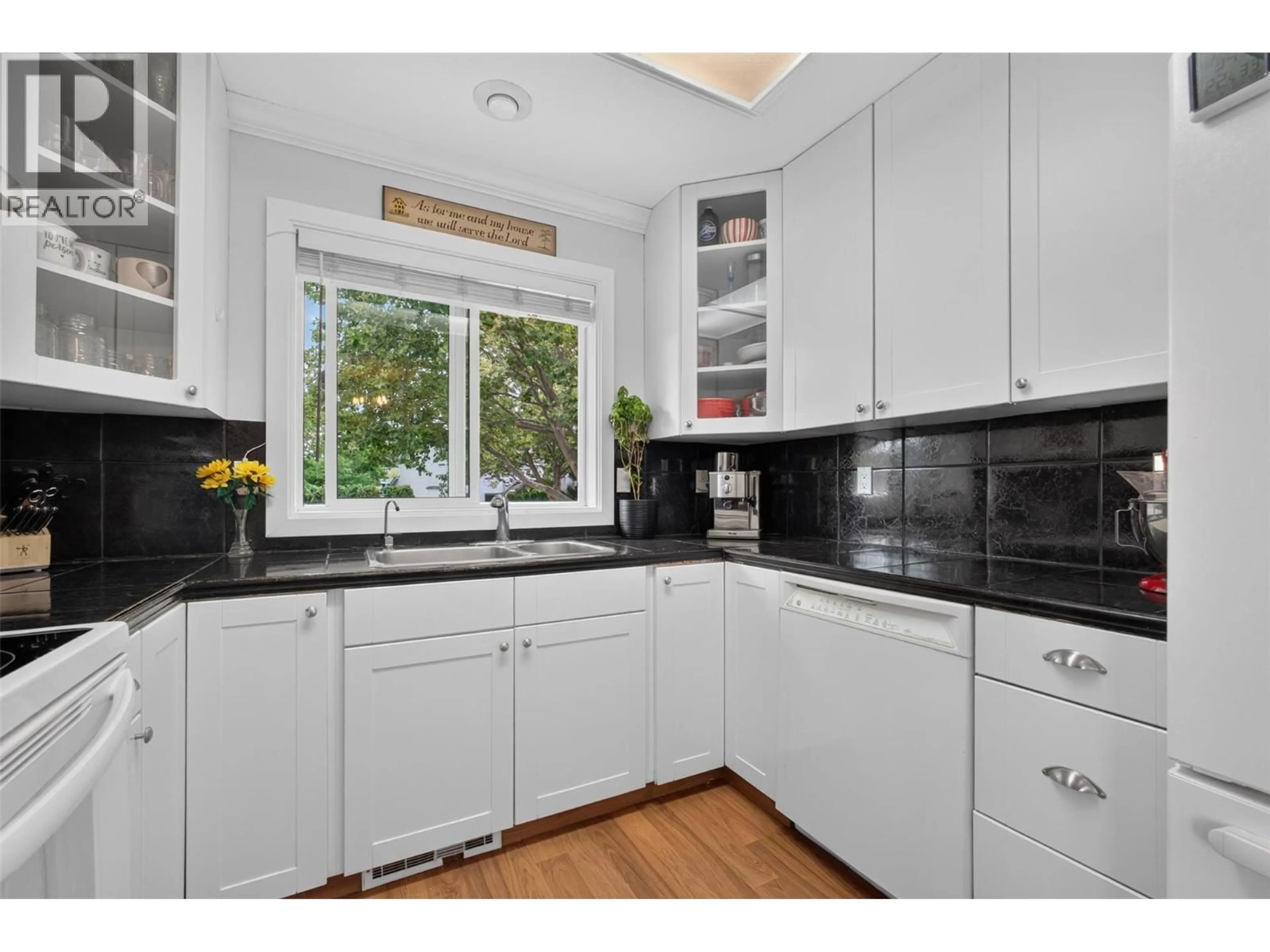 Standard kitchen, unknown for 232 RANCHLAND COURT, Kelowna British Columbia V1V1S3