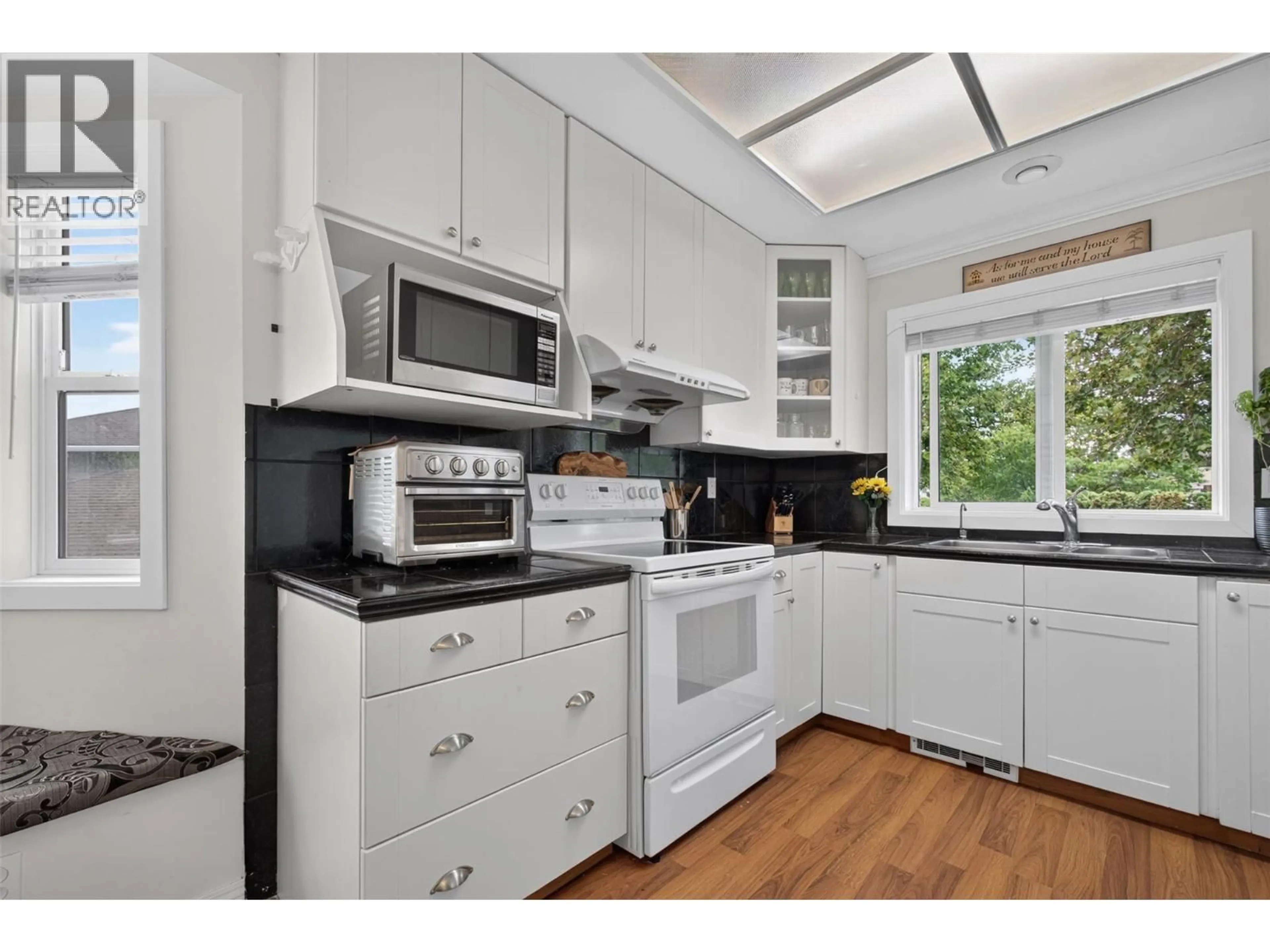 Standard kitchen, unknown for 232 RANCHLAND COURT, Kelowna British Columbia V1V1S3
