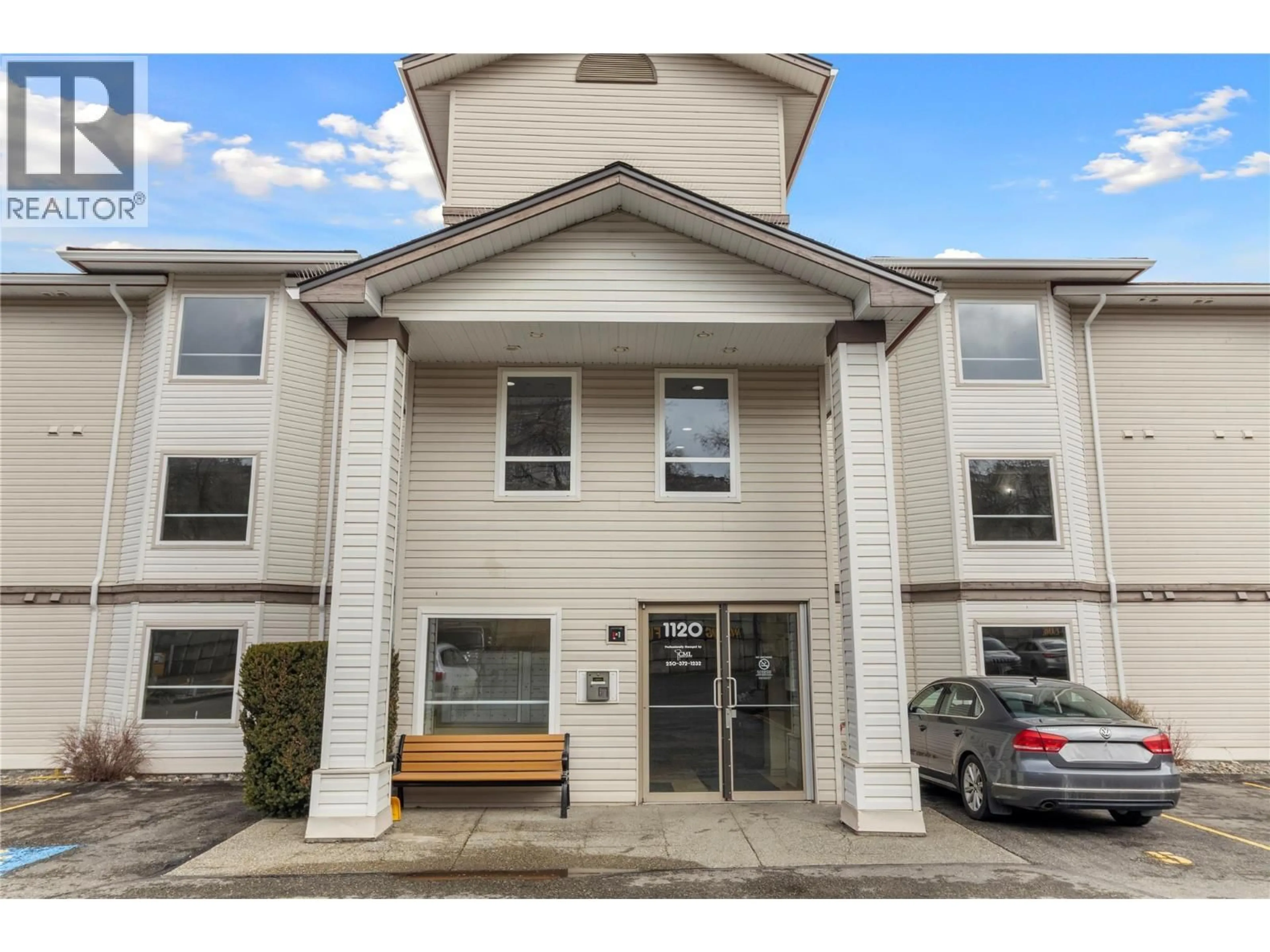 Indoor foyer for 214 - 1120 HUGH ALLAN DRIVE, Kamloops British Columbia V1S1T4