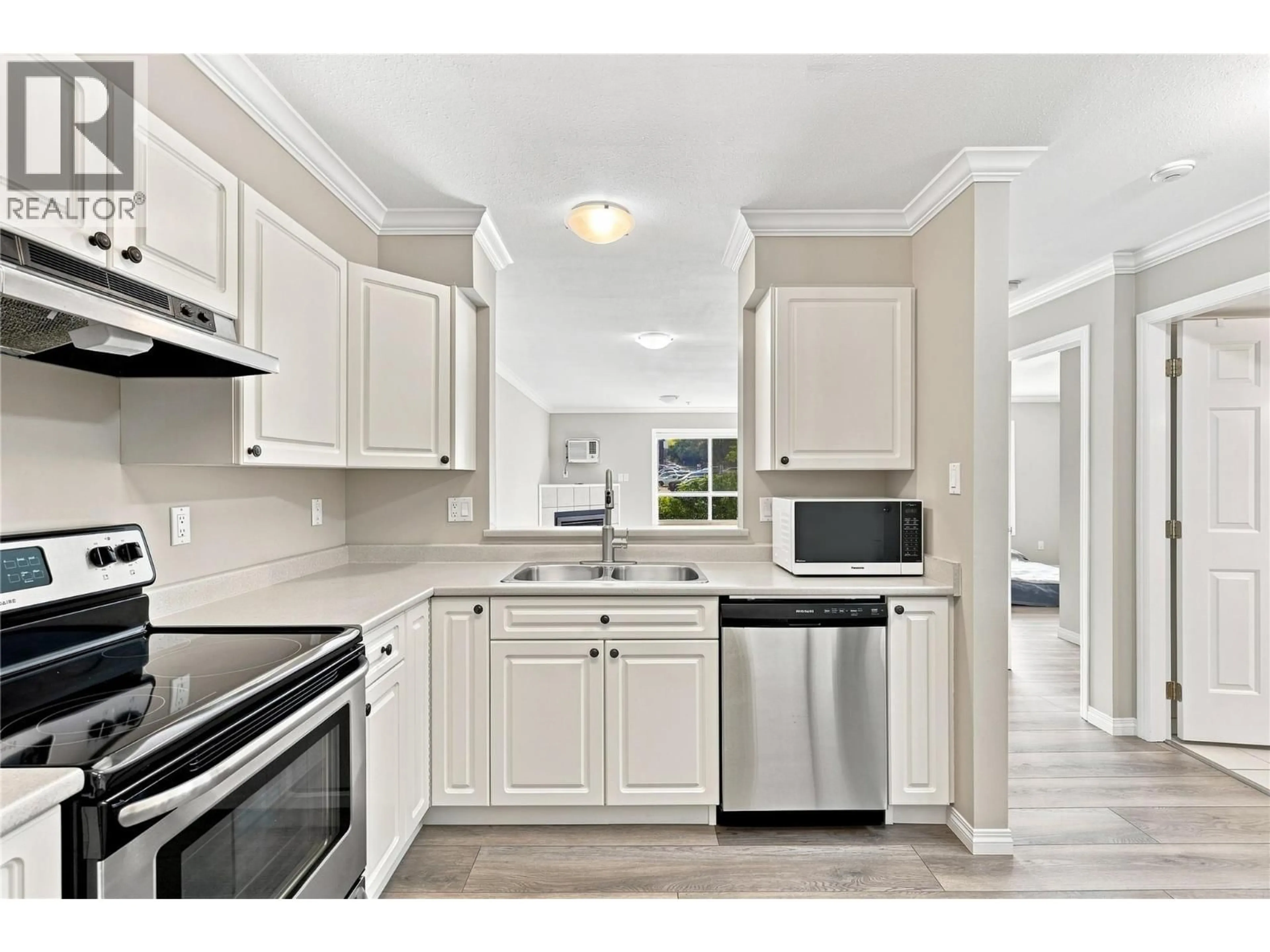 Open concept kitchen, ceramic/tile floor for 214 - 1120 HUGH ALLAN DRIVE, Kamloops British Columbia V1S1T4