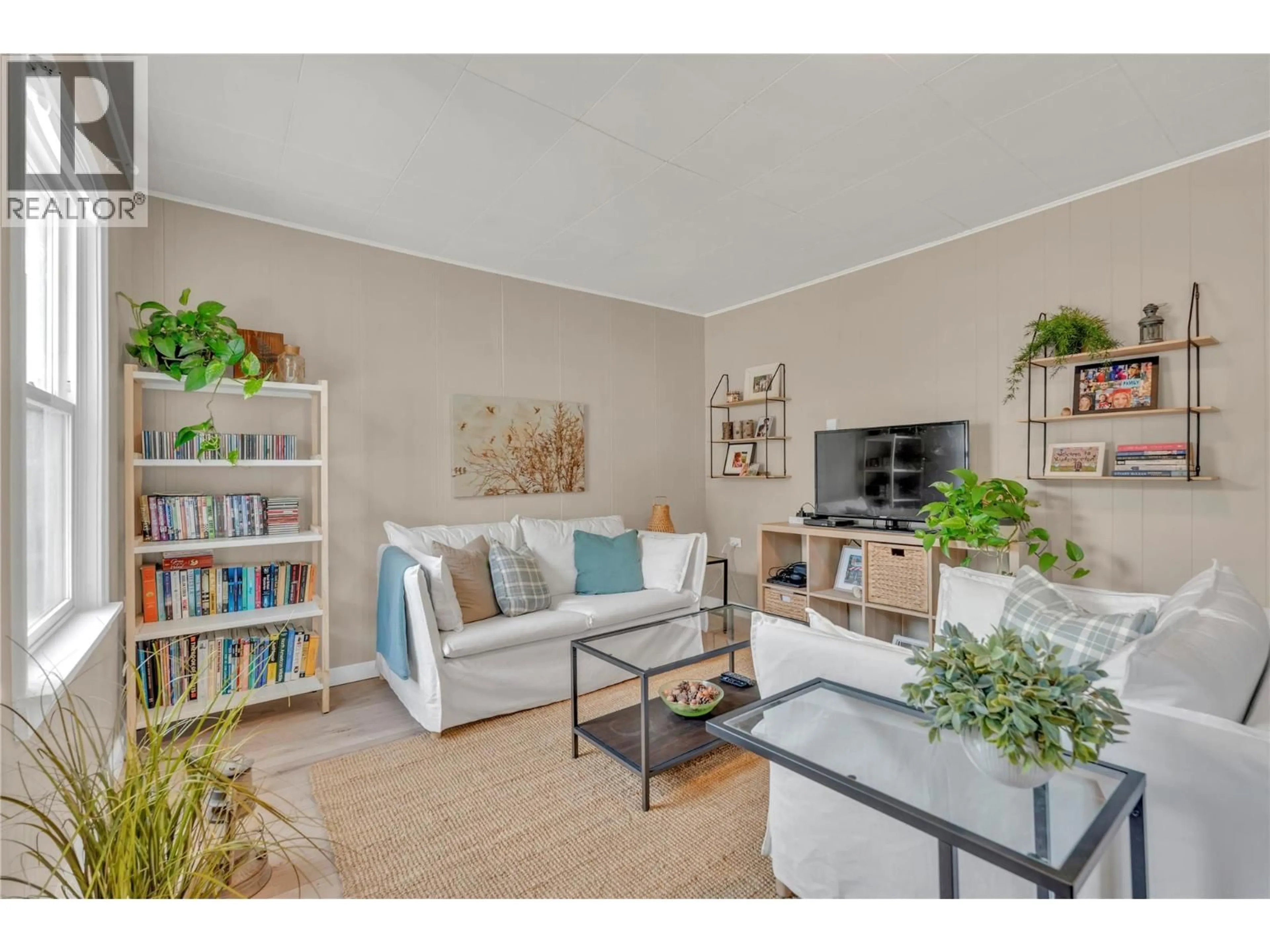 Living room with furniture, unknown for 274 ANGELA AVENUE, Princeton British Columbia V0X1W0