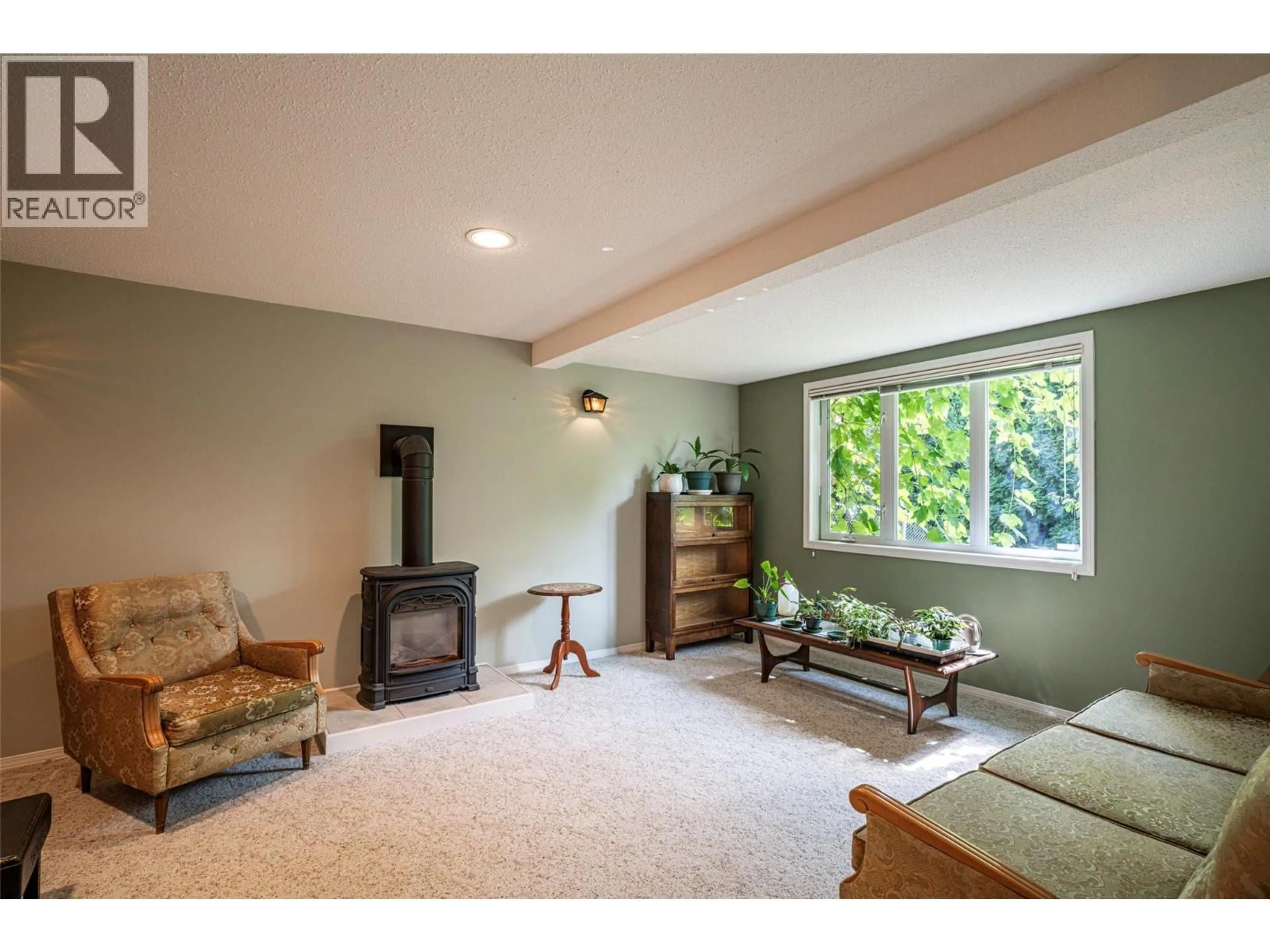 Living room with furniture, unknown for 5804 RICHFIELD DRIVE, Vernon British Columbia V1H1A7
