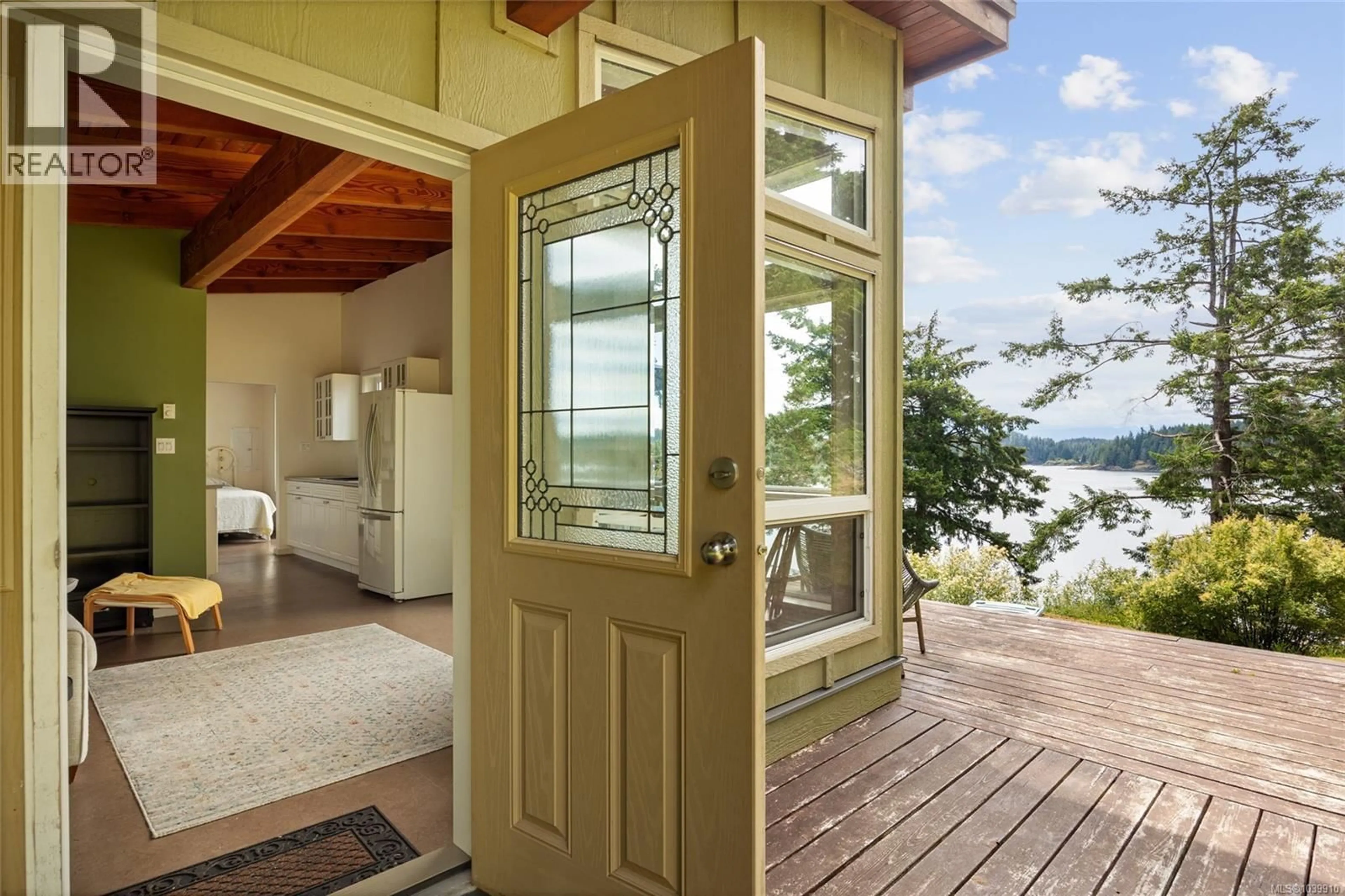 Indoor entryway for 781 CLIFF ROAD, Quadra Island British Columbia V0P1N0