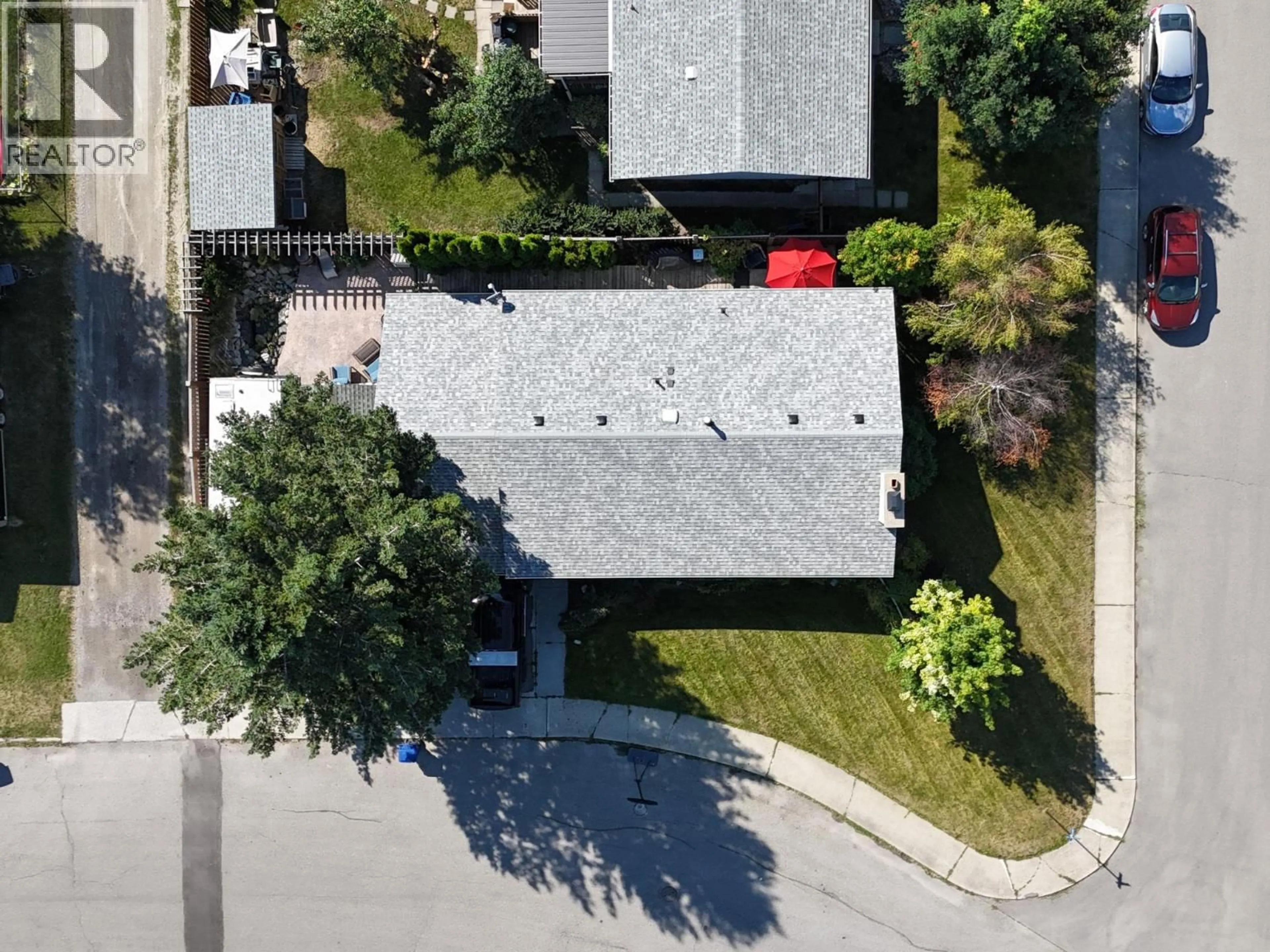A pic from outside/outdoor area/front of a property/back of a property/a pic from drone, street for 612 17TH S AVENUE, Cranbrook British Columbia V1C3B5