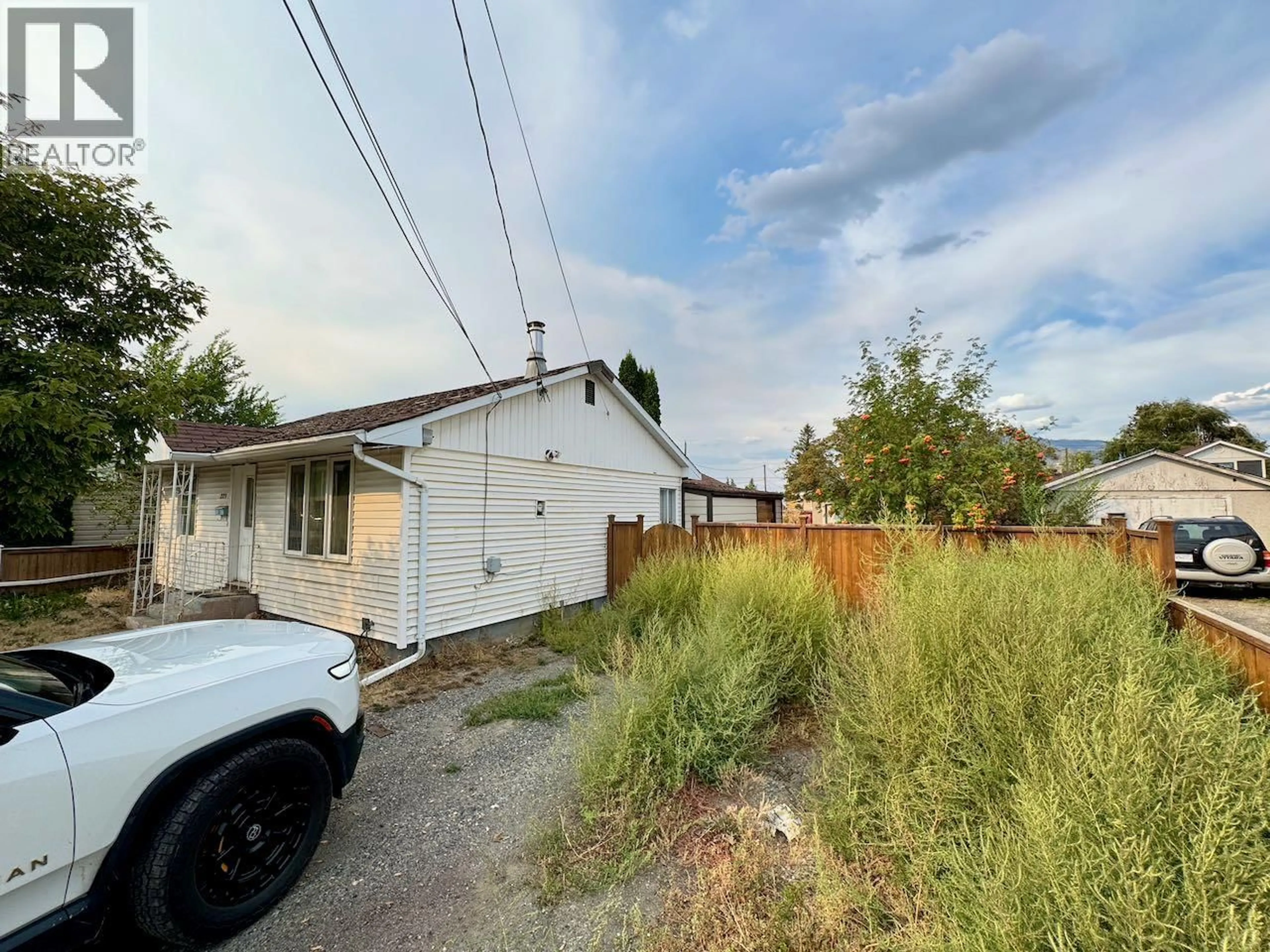 A pic from outside/outdoor area/front of a property/back of a property/a pic from drone, street for 223 LARCH AVENUE, Kamloops British Columbia V2B1C8