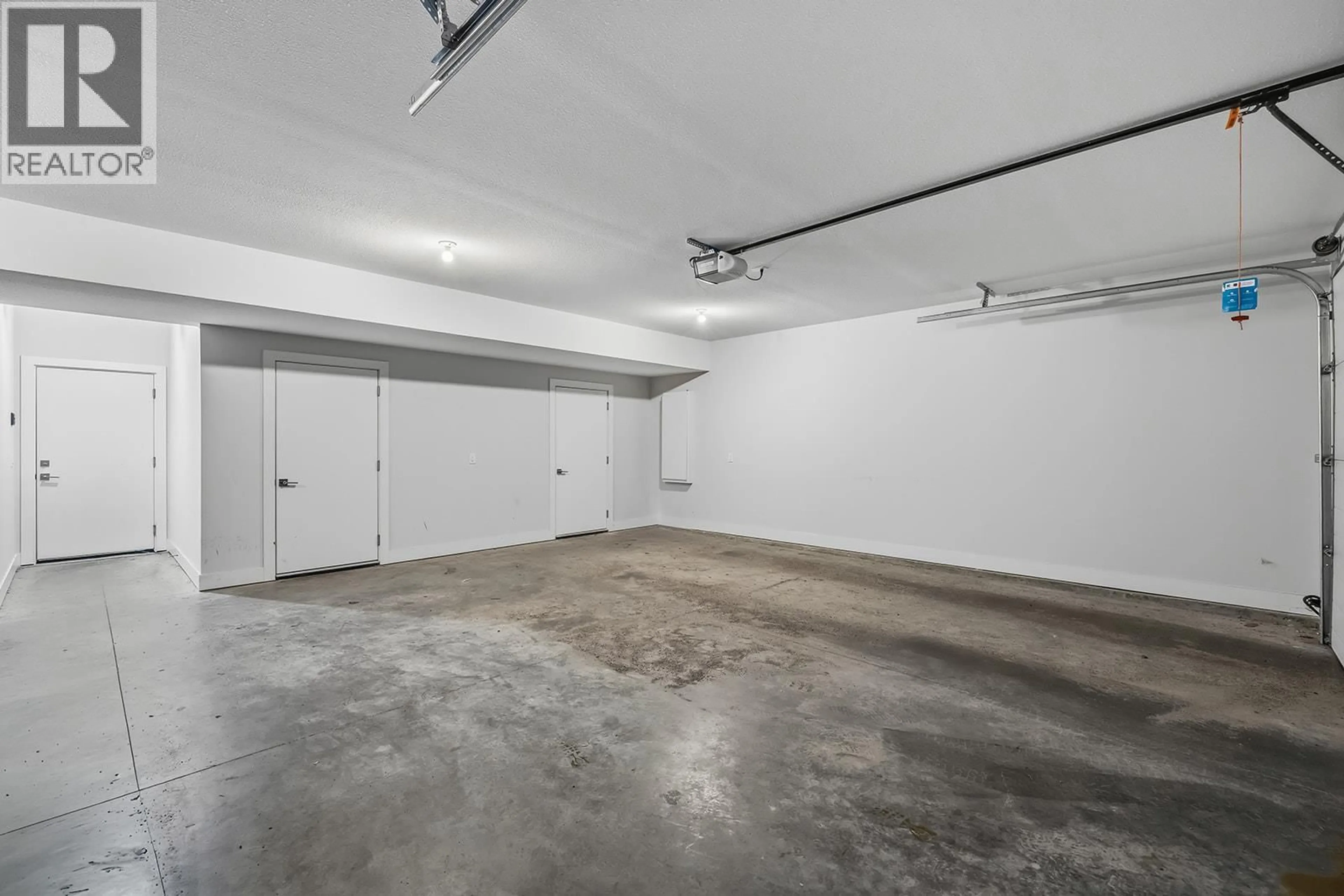 Indoor garage for 1 - 726 COOPLAND CRESCENT, Kelowna British Columbia V1Y2V1