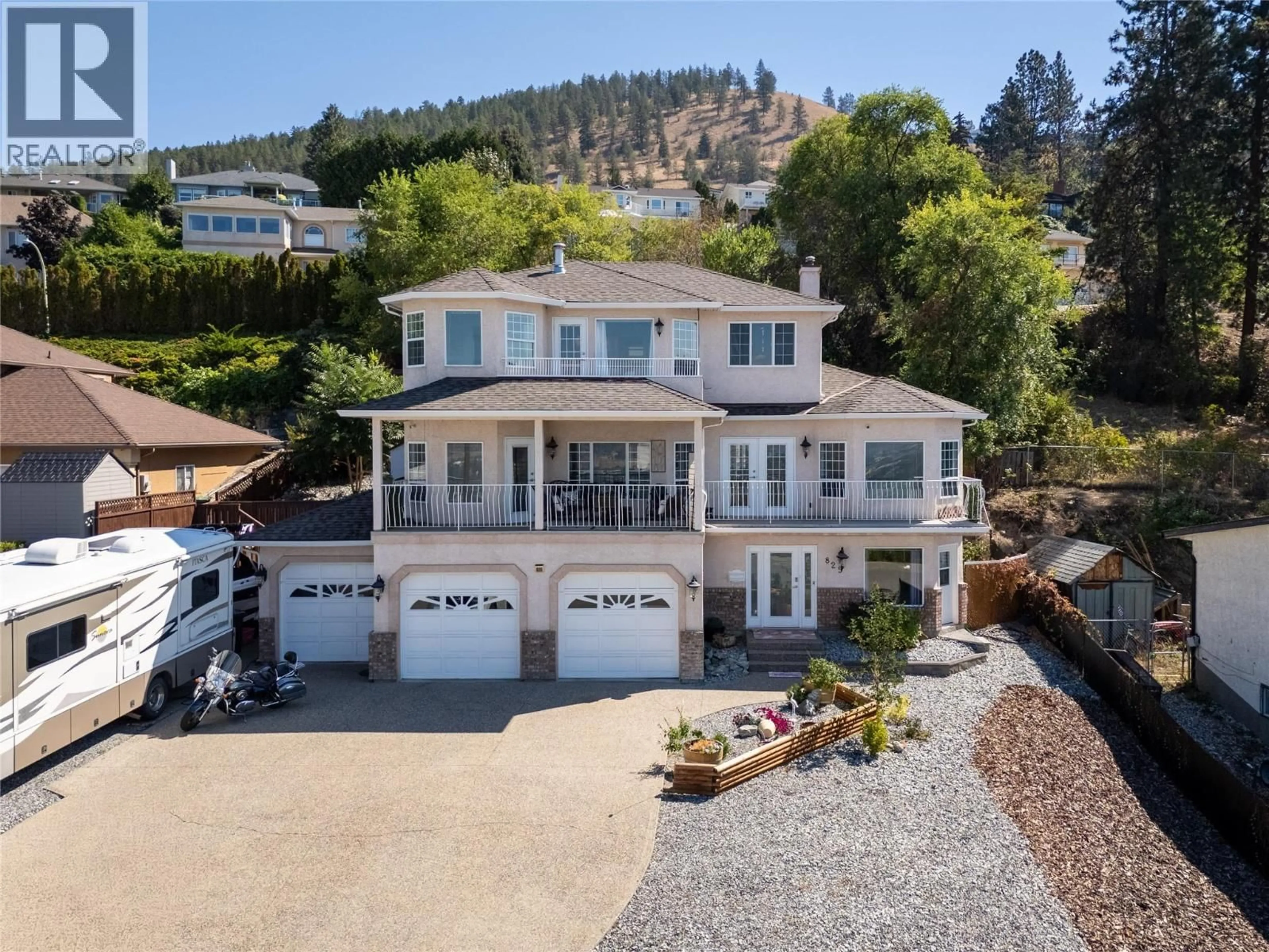 A pic from outside/outdoor area/front of a property/back of a property/a pic from drone, water/lake/river/ocean view for 825 TOOVEY ROAD, Kelowna British Columbia V1X6P9