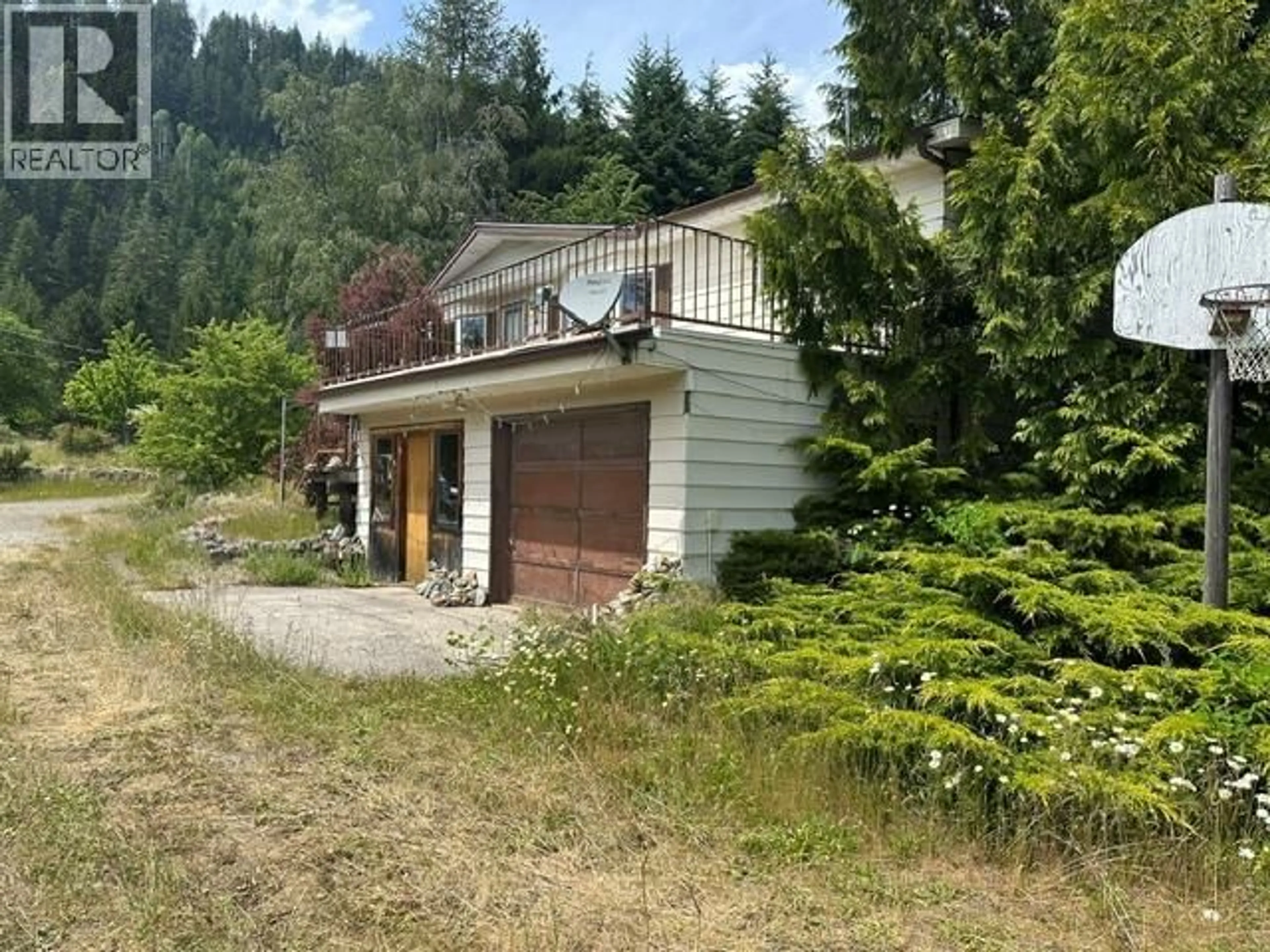 A pic from outside/outdoor area/front of a property/back of a property/a pic from drone, unknown for 4780 TWIN BAYS ROAD, Kaslo British Columbia V0G1M0