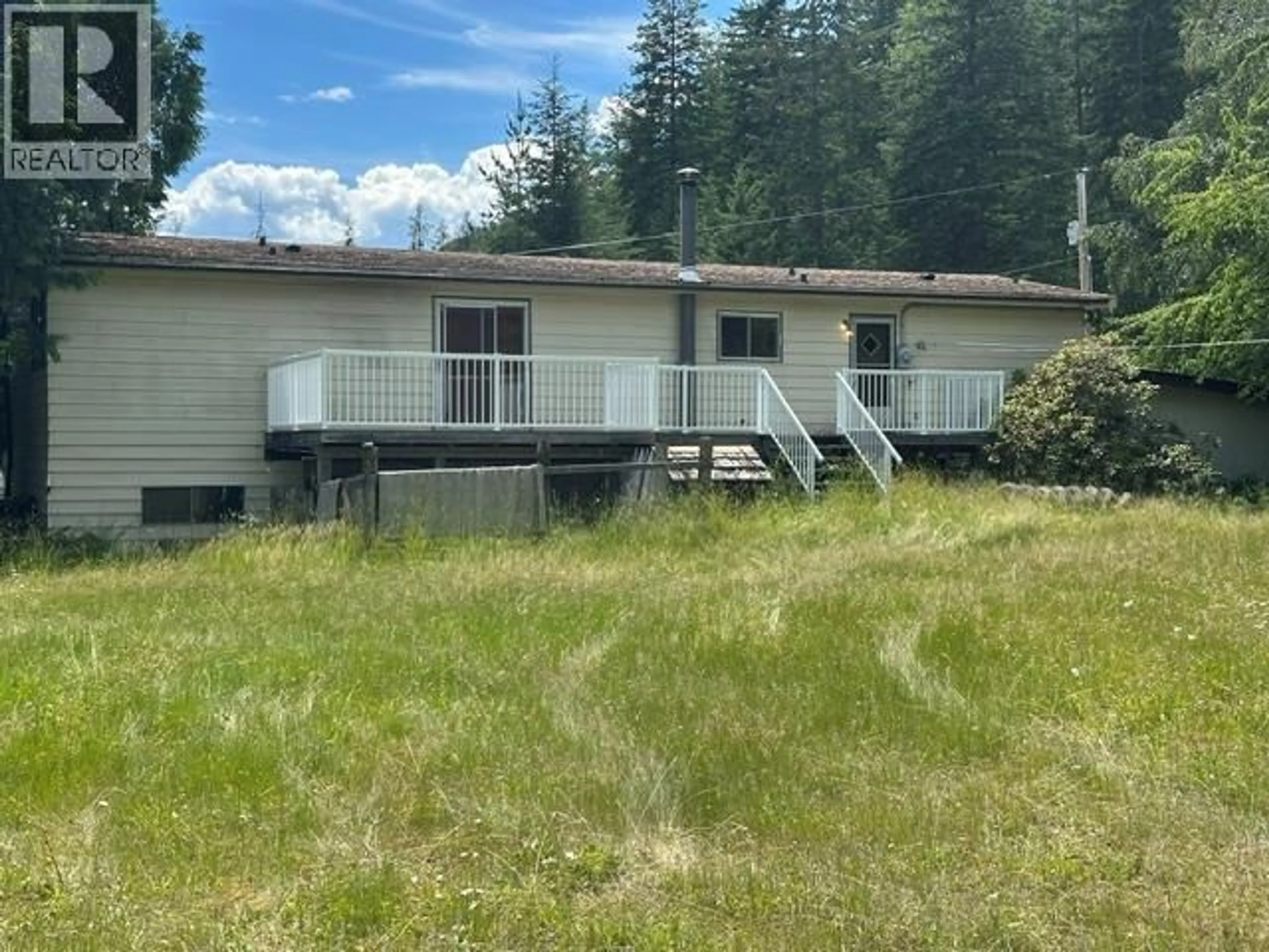 A pic from outside/outdoor area/front of a property/back of a property/a pic from drone, unknown for 4780 TWIN BAYS ROAD, Kaslo British Columbia V0G1M0