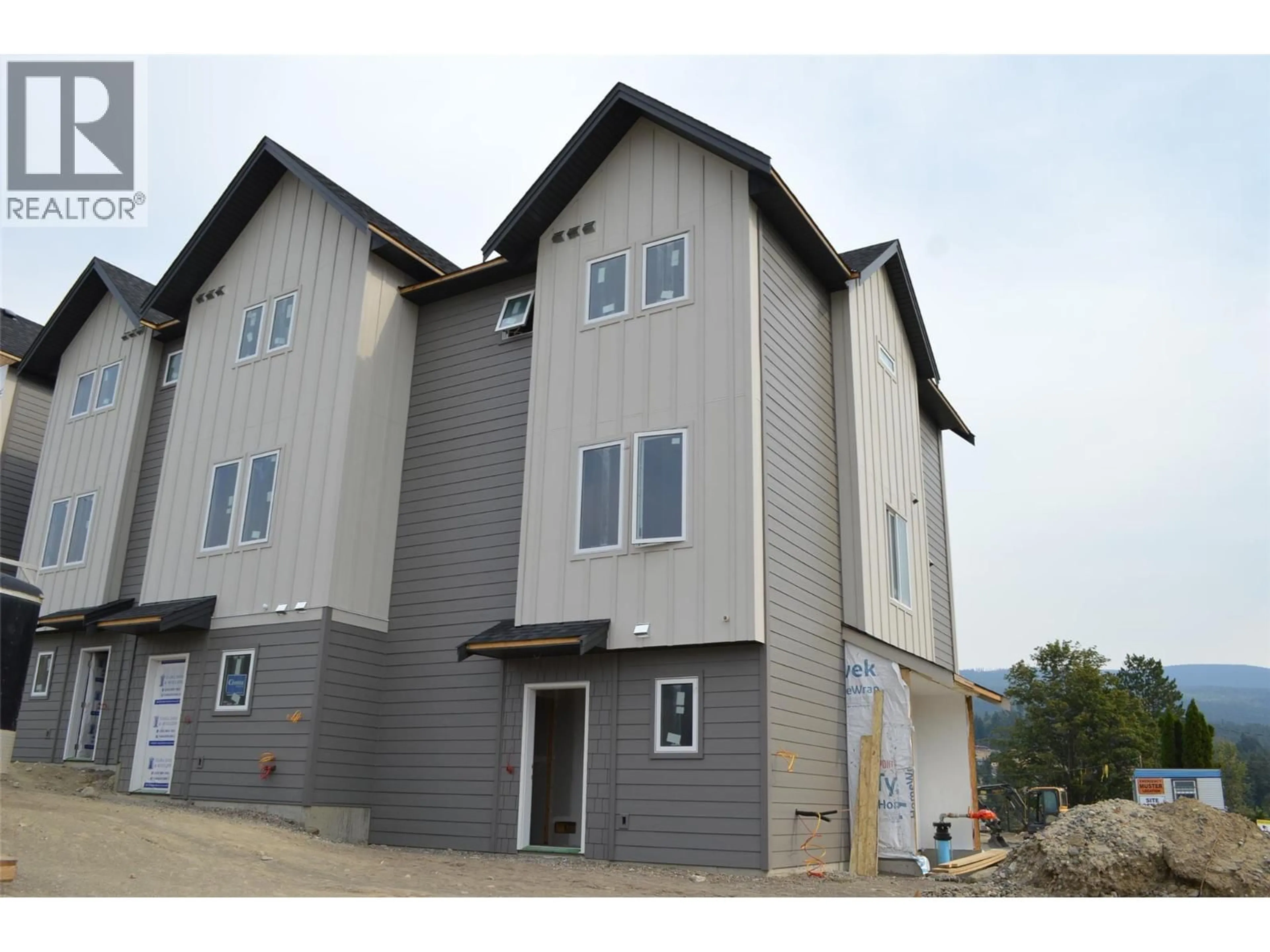 Home with vinyl exterior material, building for 26 - 7110 BATES ROAD, Vernon British Columbia V1B3P2
