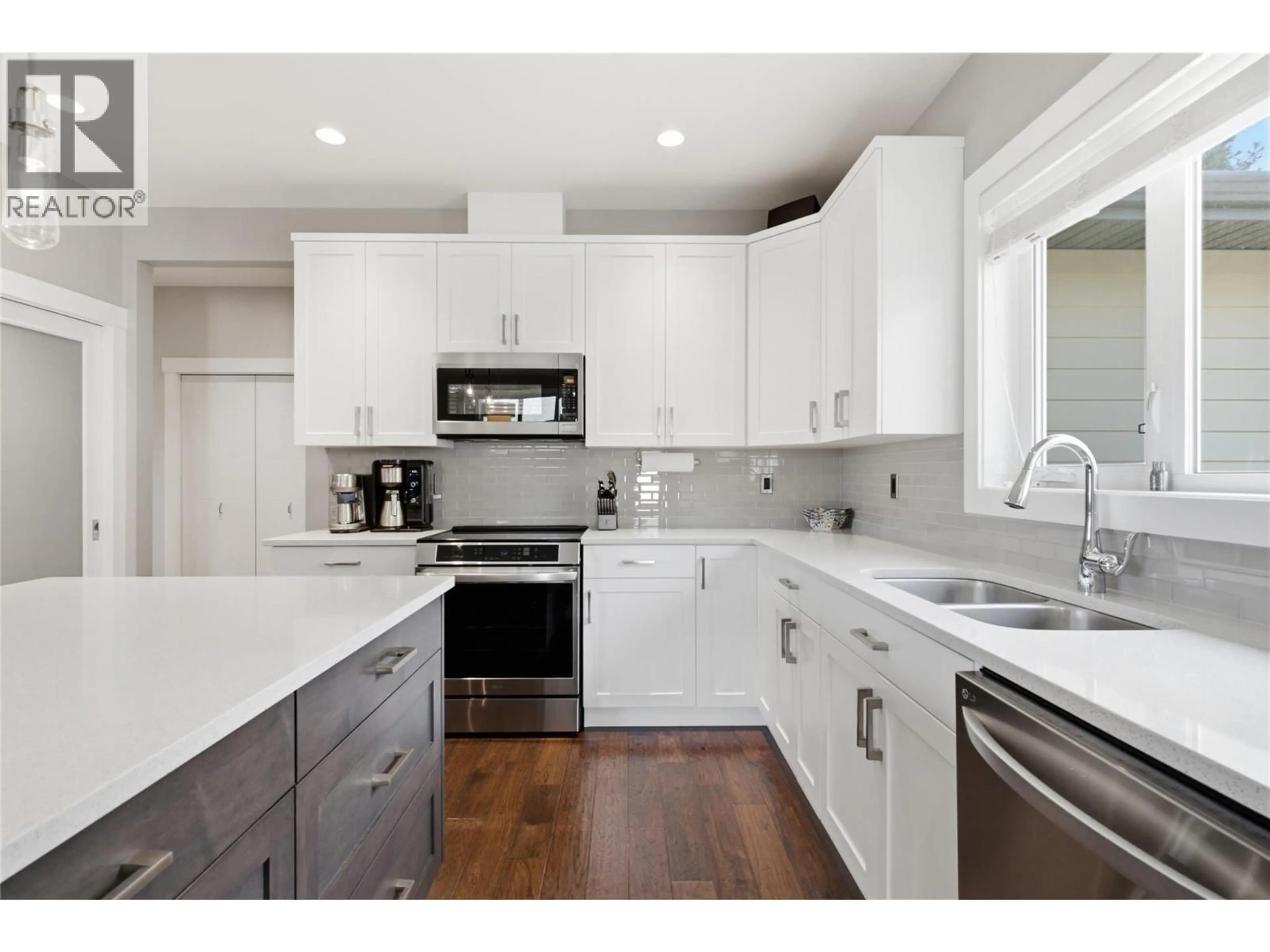 Open concept kitchen, unknown for 1981 GALORE CRESCENT, Kamloops British Columbia V2E0A7