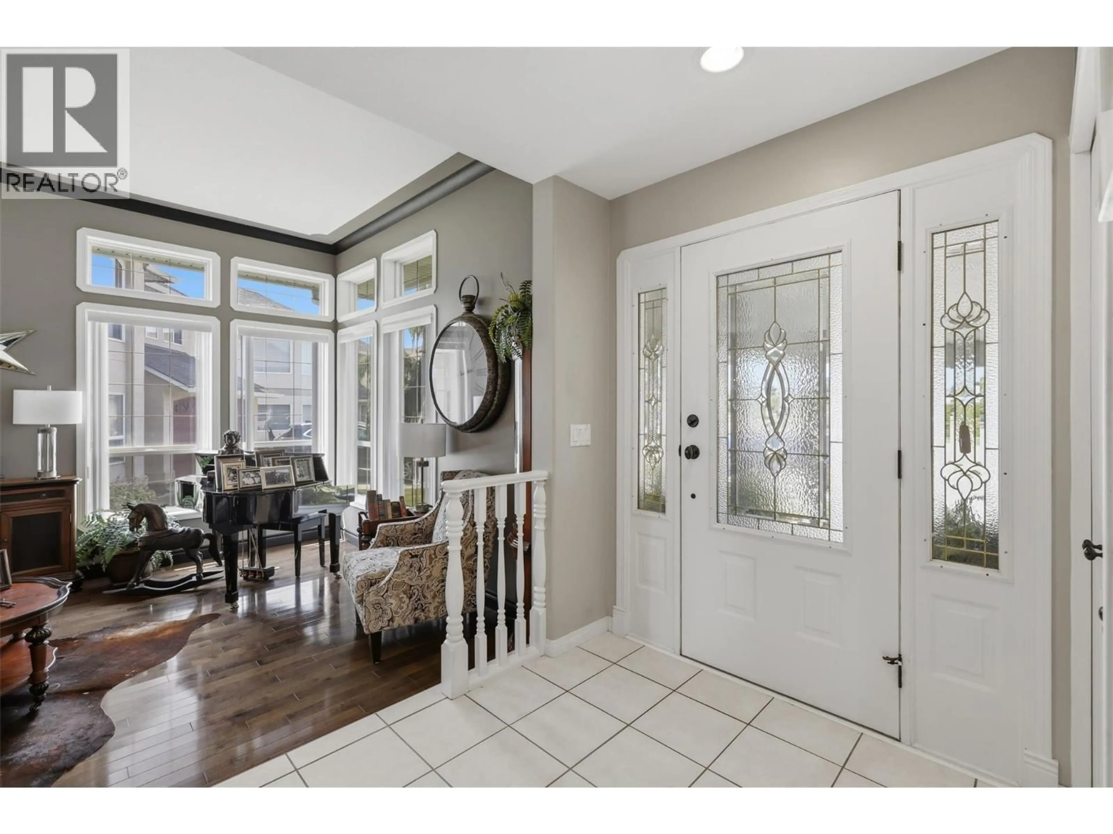 Indoor entryway for 906 INVERMERE COURT, Kamloops British Columbia V2B7T4