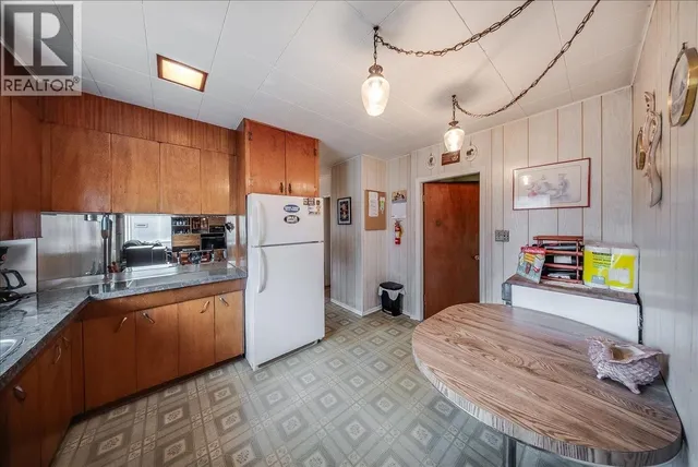 1924 DAVIS STREET, Rossland 4