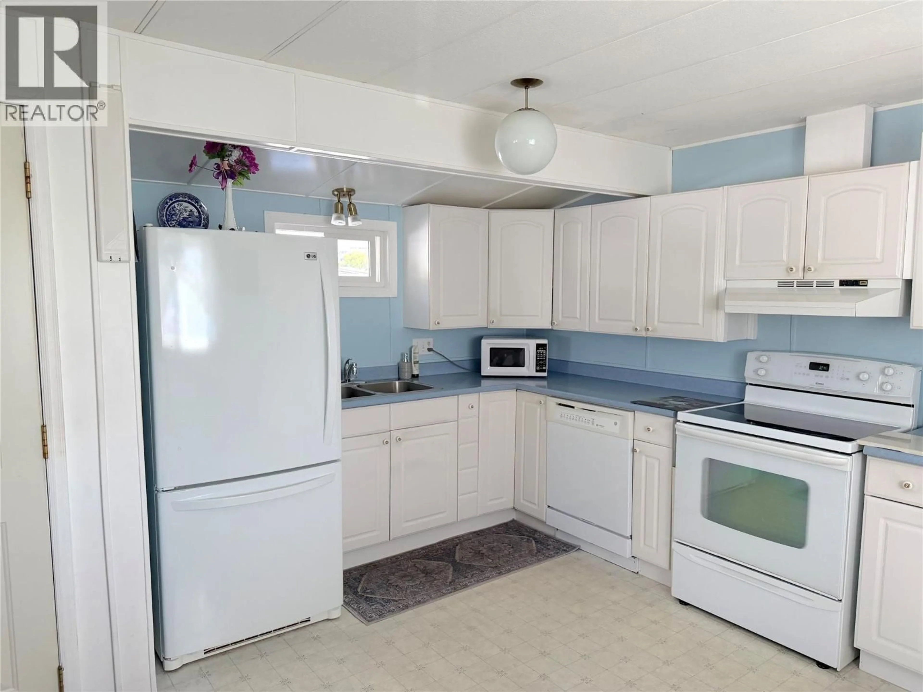 Standard kitchen, ceramic/tile floor for 116 - 1133 FINDLAY ROAD, Kelowna British Columbia V1X5A9