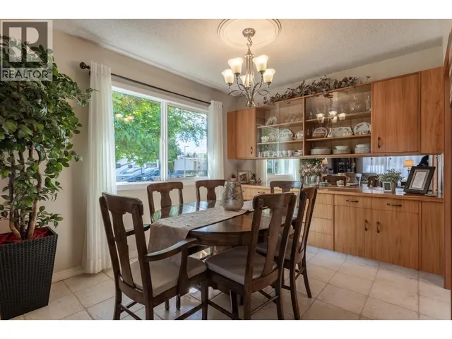 1306 LOMBARDY SQUARE, Kelowna 5