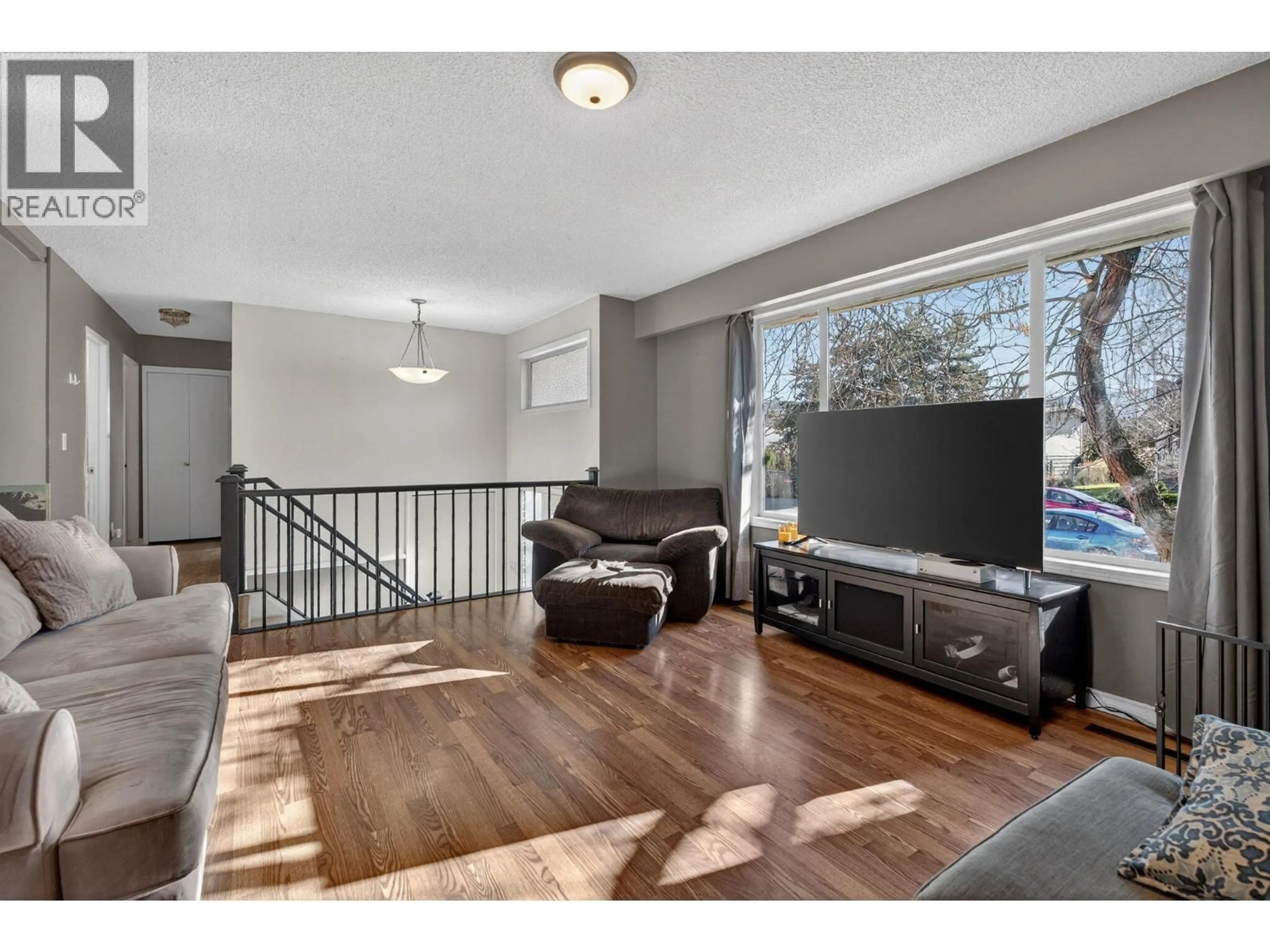 Living room with furniture, unknown for 290 PEARSON ROAD, Kelowna British Columbia V1X2L6