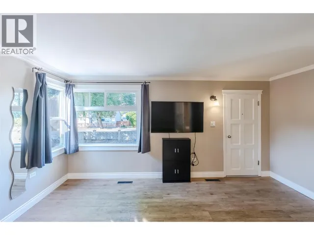 1110 KILWINNING STREET, Penticton 3