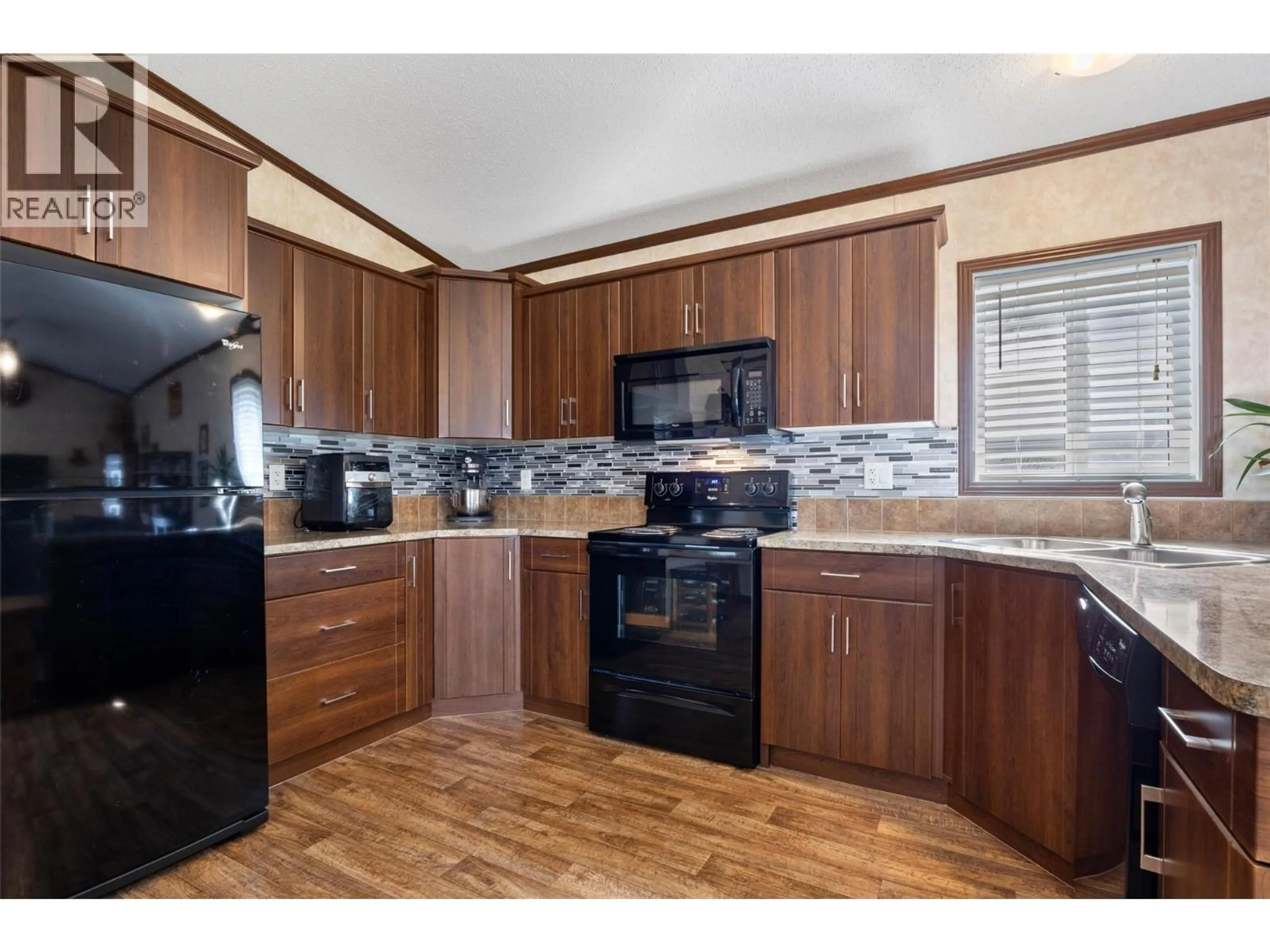 Standard kitchen, wood/laminate floor for 27 - 7805 DALLAS DRIVE, Kamloops British Columbia V2C0E5