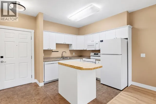 302 - 1125 BERNARD AVENUE, Kelowna 2
