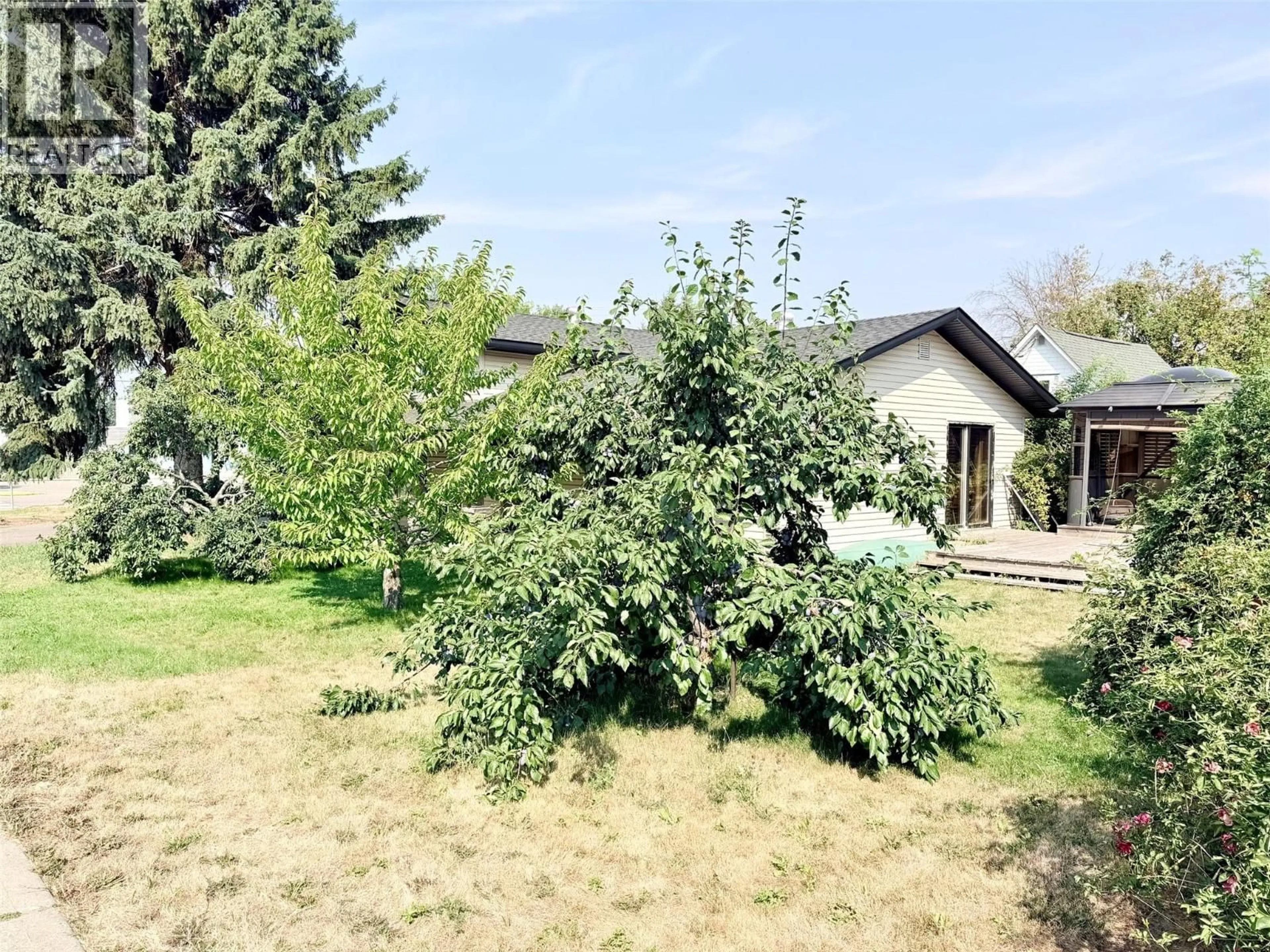 A pic from outside/outdoor area/front of a property/back of a property/a pic from drone, forest/trees view for 1804 ELM STREET, Creston British Columbia V0B1G5