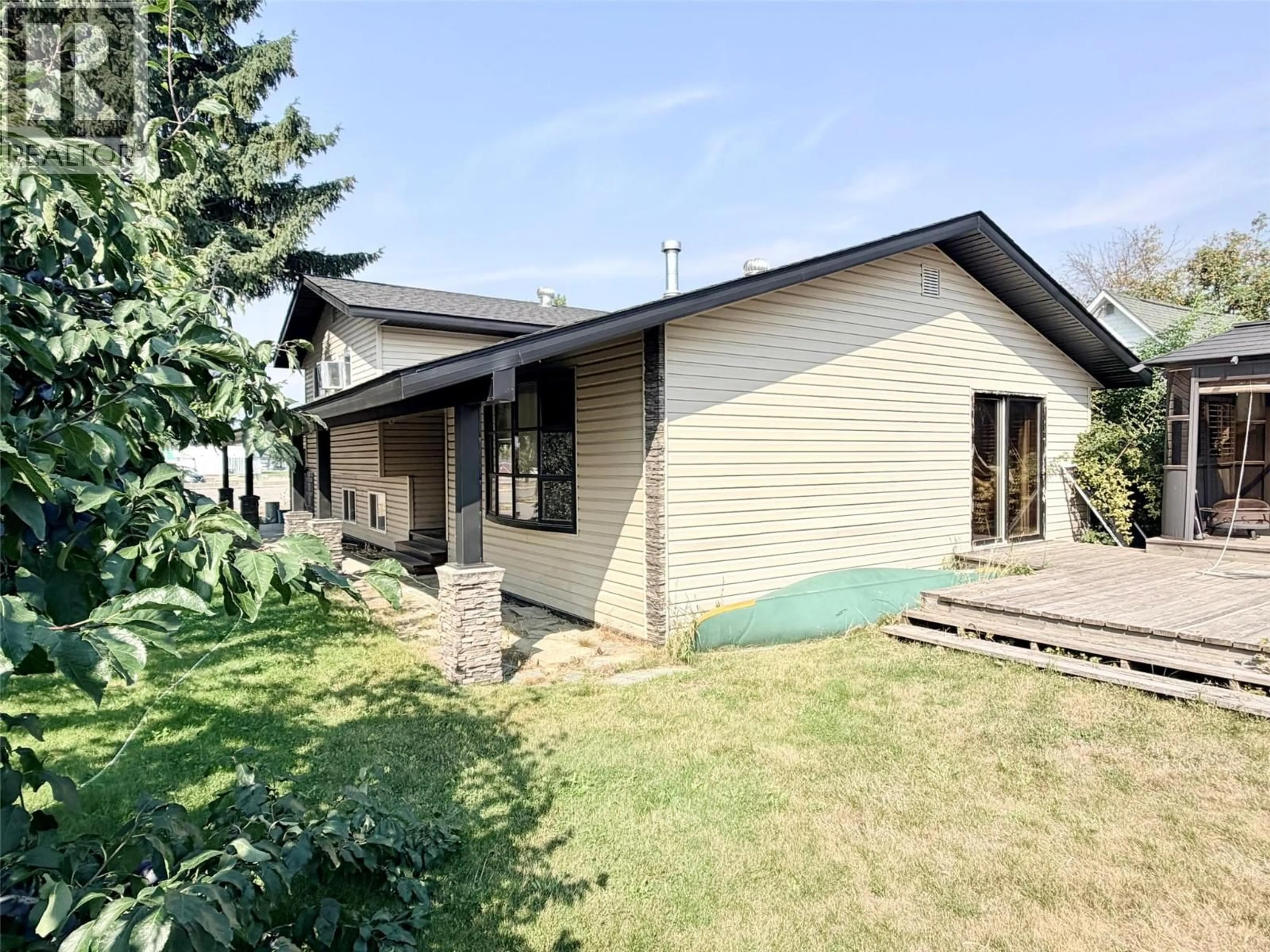 Home with brick exterior material, unknown for 1804 ELM STREET, Creston British Columbia V0B1G5